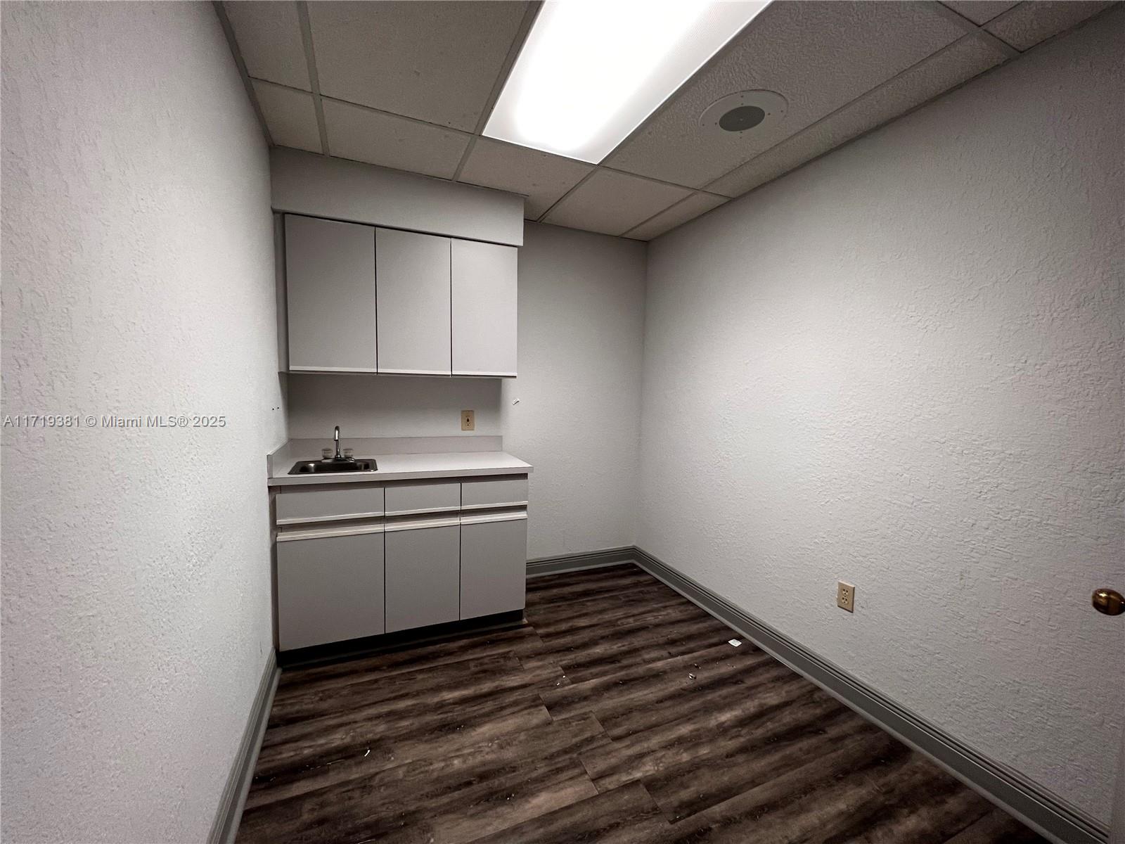 4614 Hollywood Blvd Property Photo 6