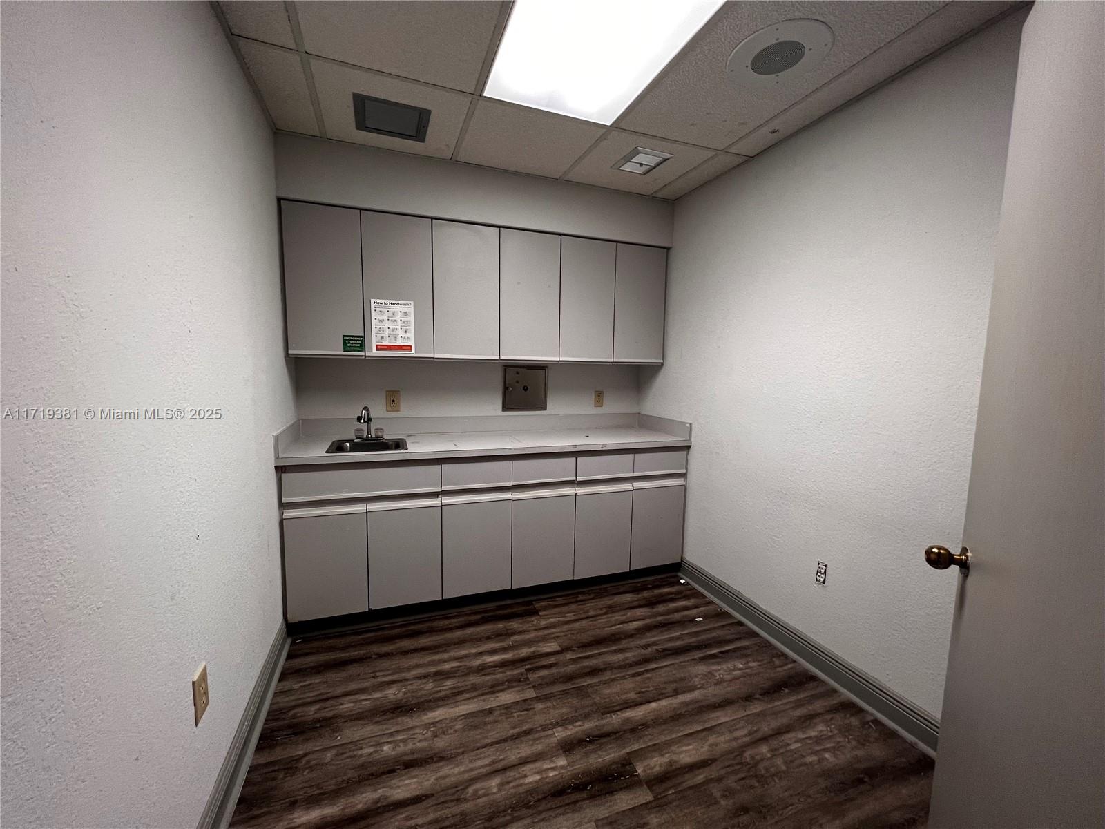4614 Hollywood Blvd Property Photo 8