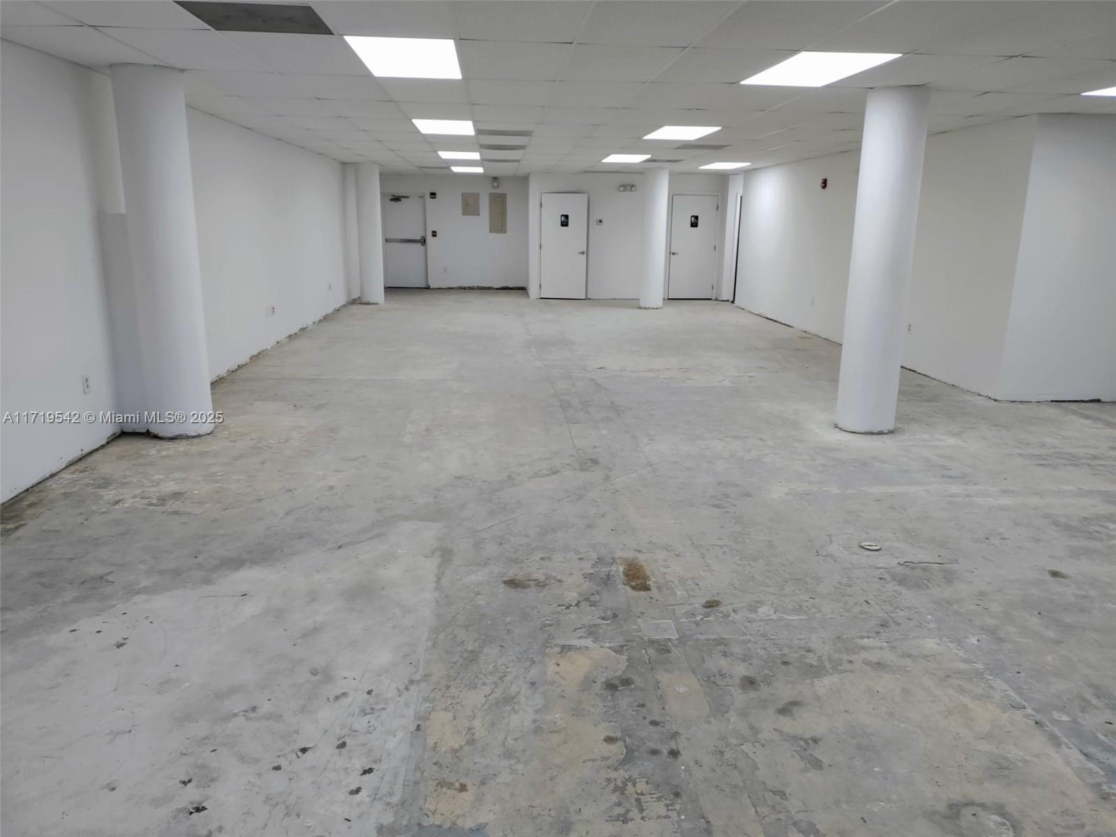 1799 W Oakland Park Blvd Property Photo 2