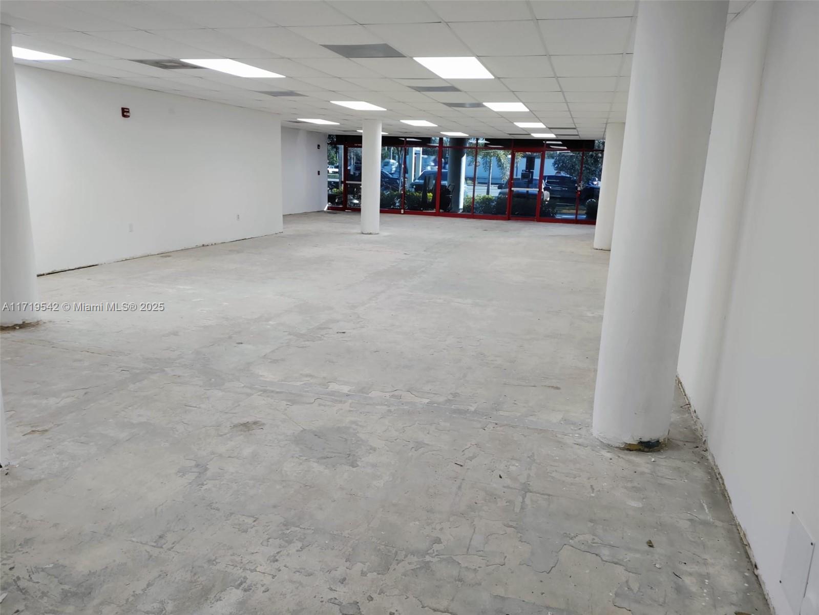 1799 W Oakland Park Blvd Property Photo 3