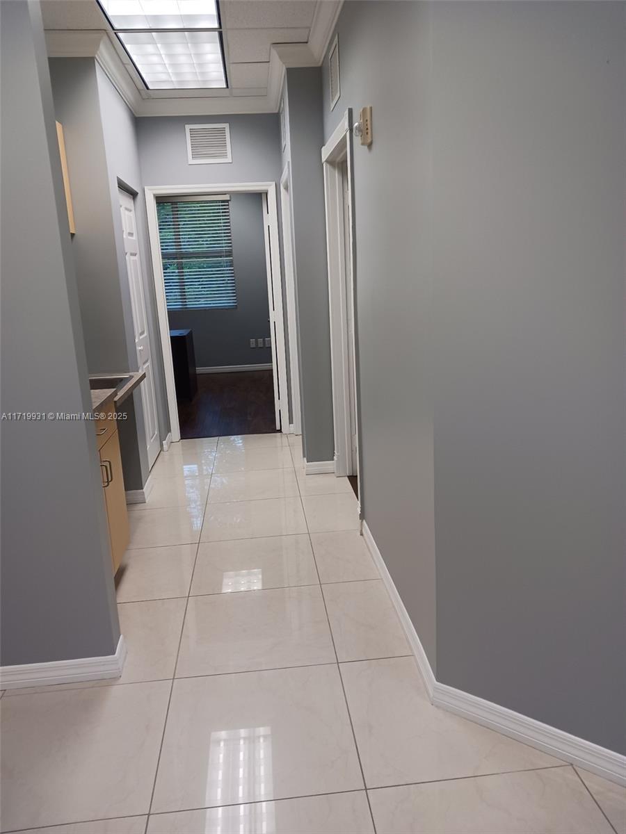 111 N Pine Island Rd 208b Property Photo 1