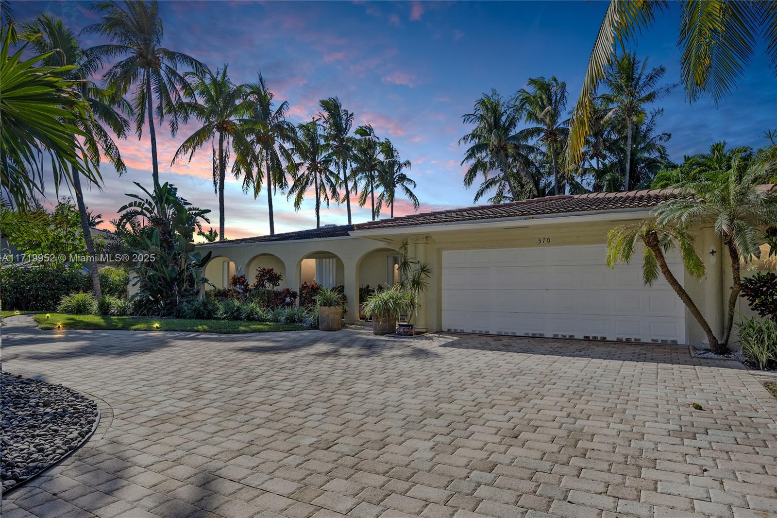 570 Ocean Blvd Property Photo