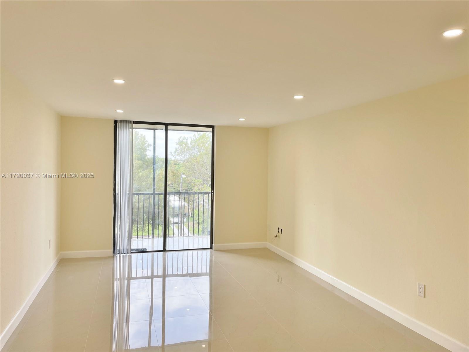 16950 W Dixie Hwy A535 Property Photo 6