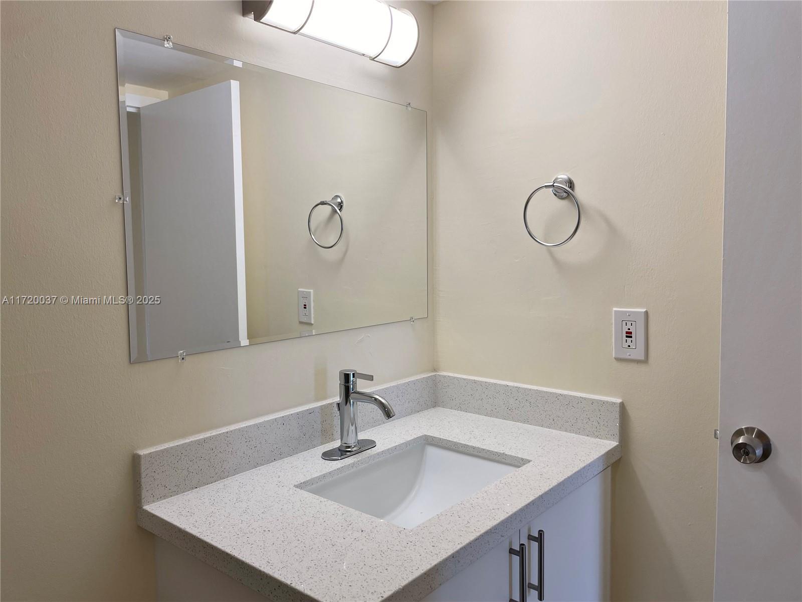 16950 W Dixie Hwy A535 Property Photo 11