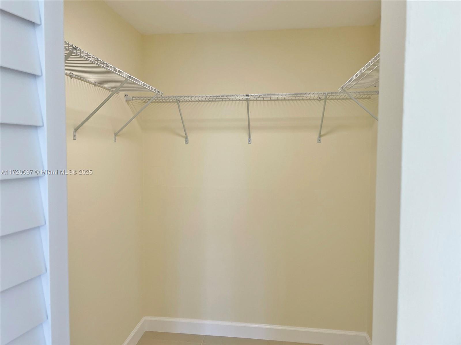 16950 W Dixie Hwy A535 Property Photo 14