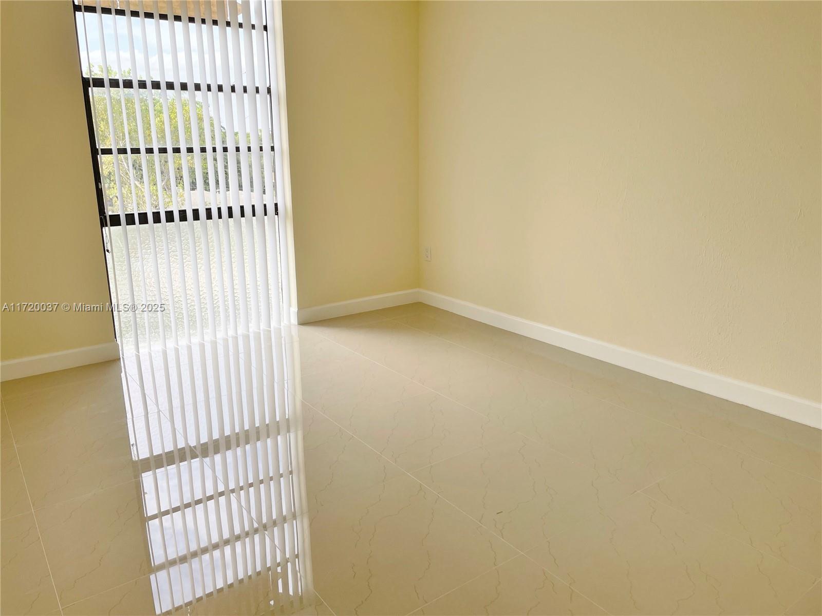 16950 W Dixie Hwy A535 Property Photo 15