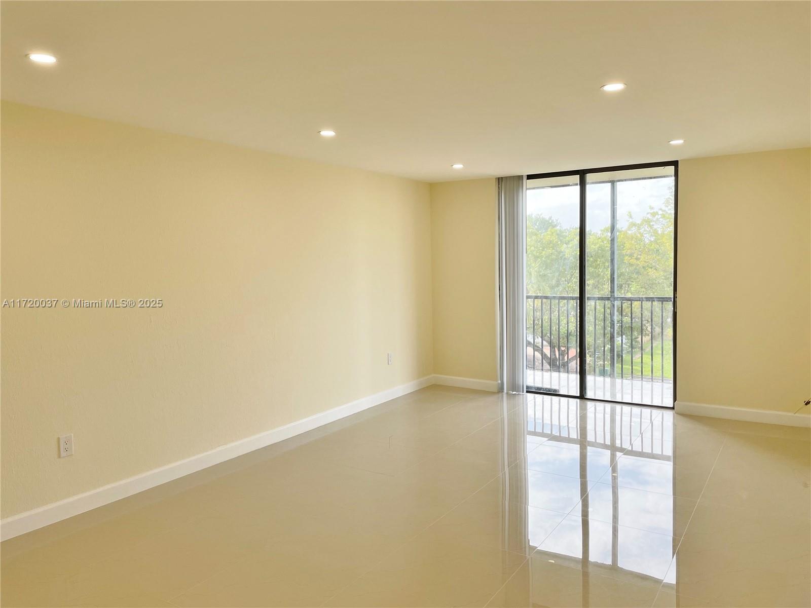 16950 W Dixie Hwy A535 Property Photo 17