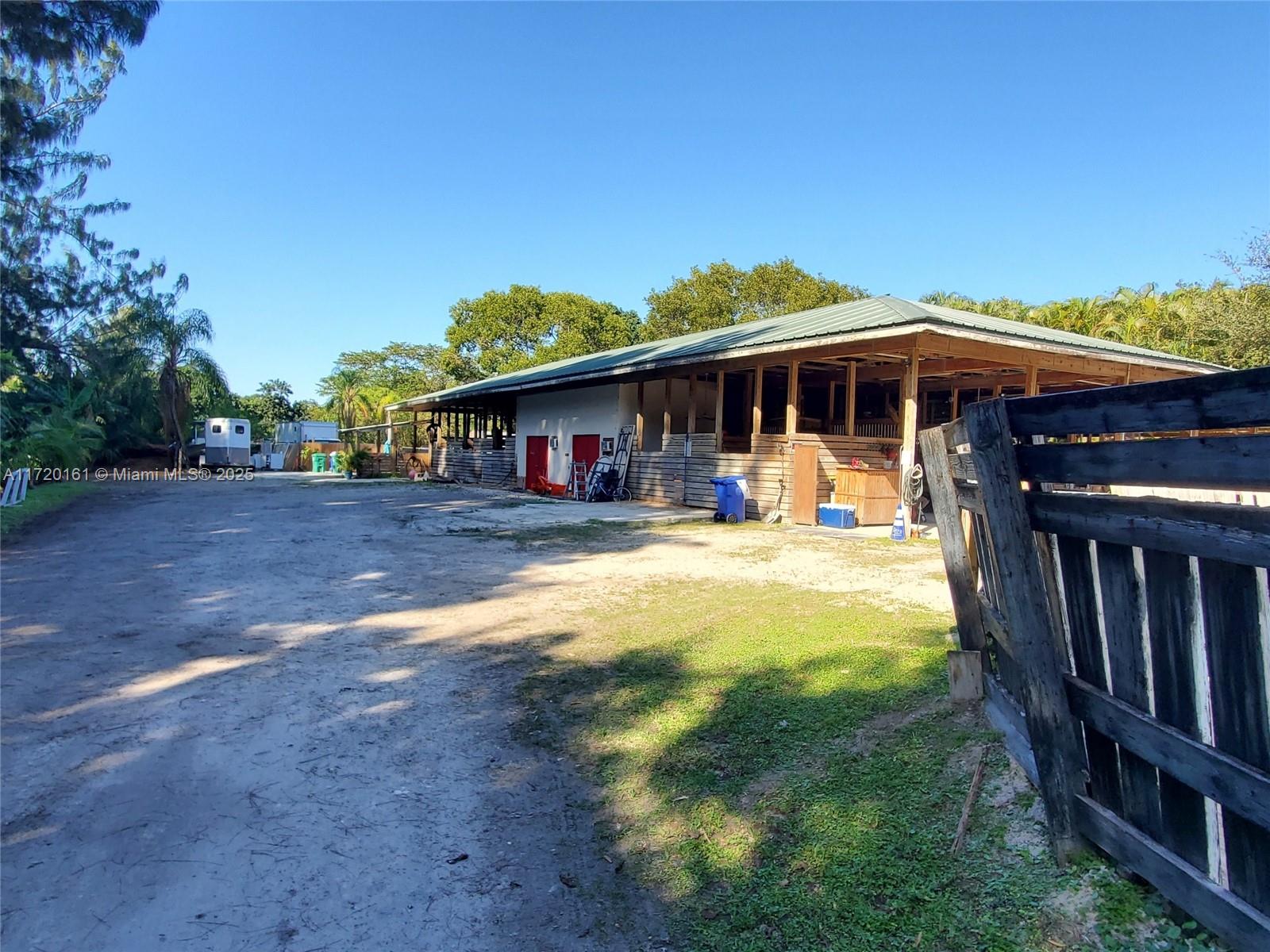 18130 Sw 68th Ct Property Photo 3