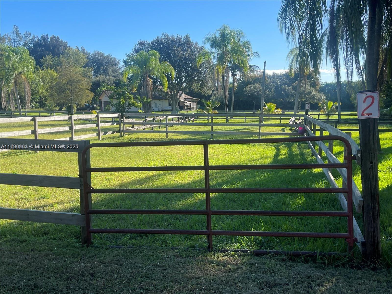 18130 Sw 68th Ct Property Photo 7