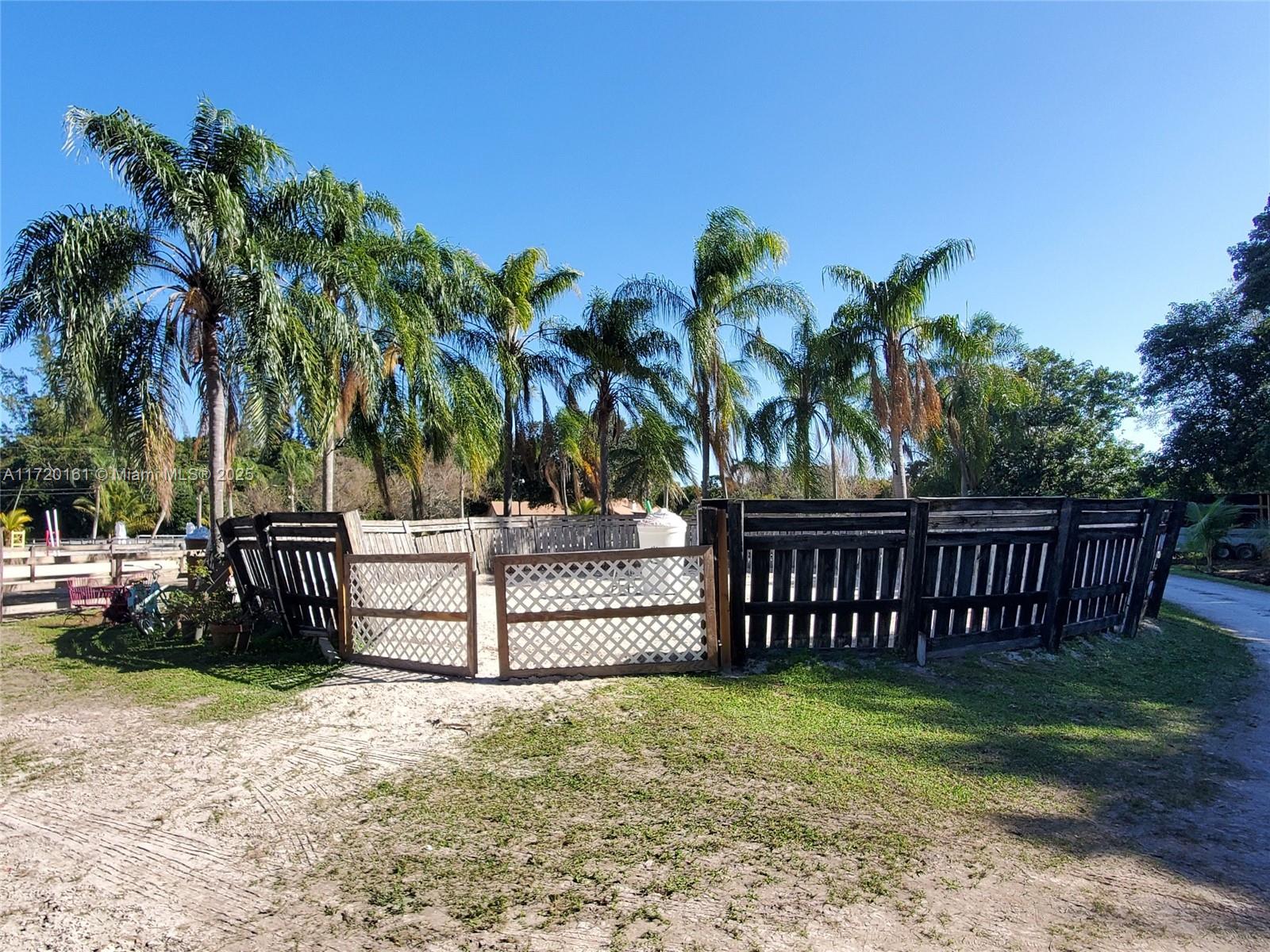 18130 Sw 68th Ct Property Photo 10
