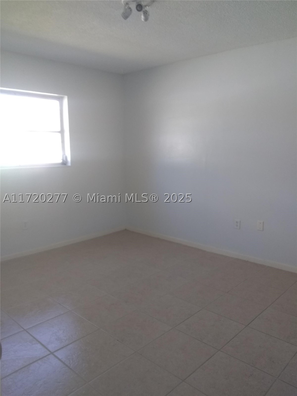 1735 Ne 164th St G210 Property Photo 3