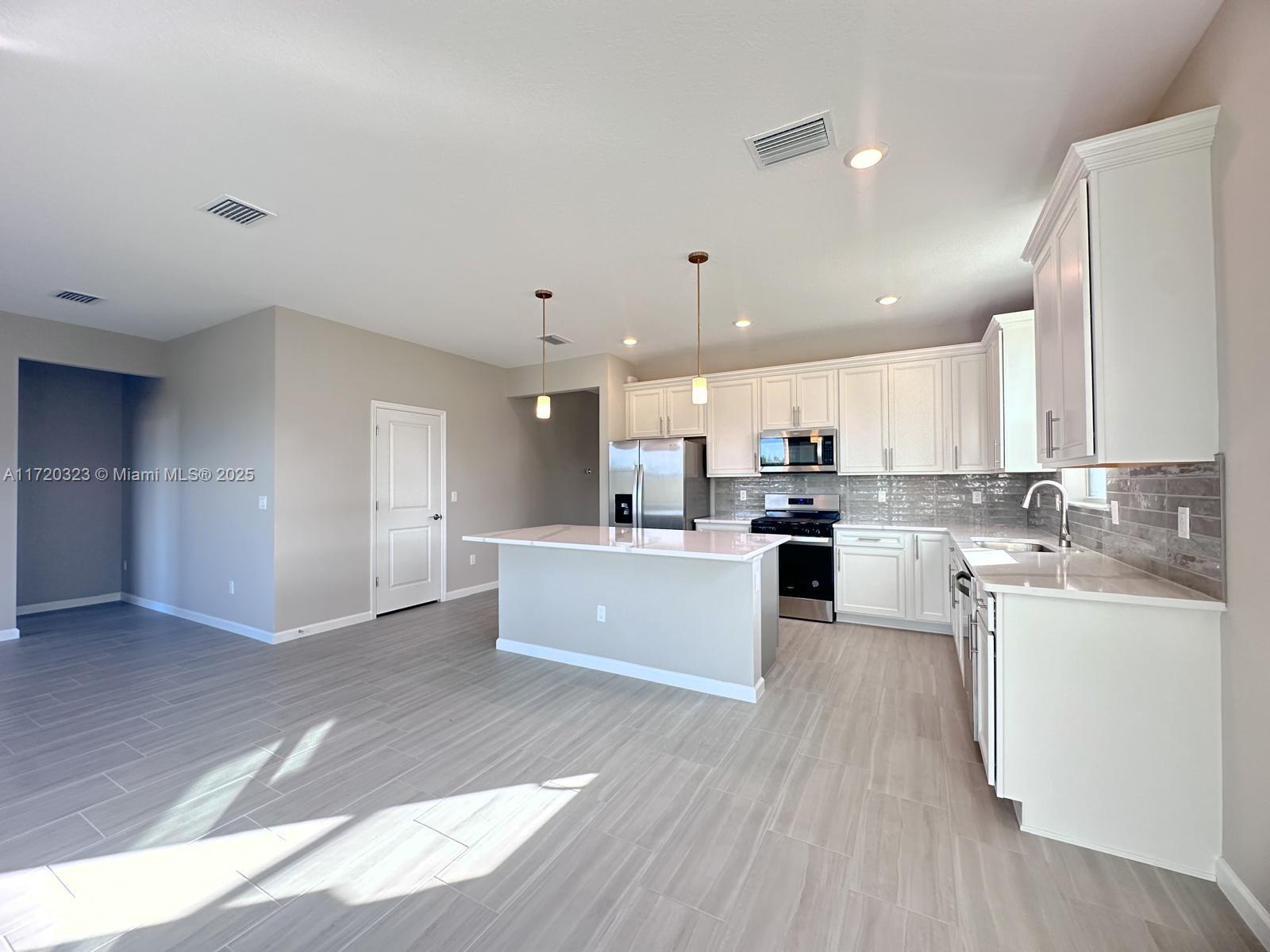 4545 Nautilus Cir Property Photo 3