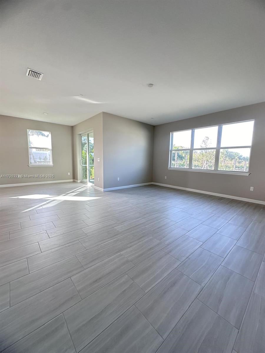 4545 Nautilus Cir Property Photo 4