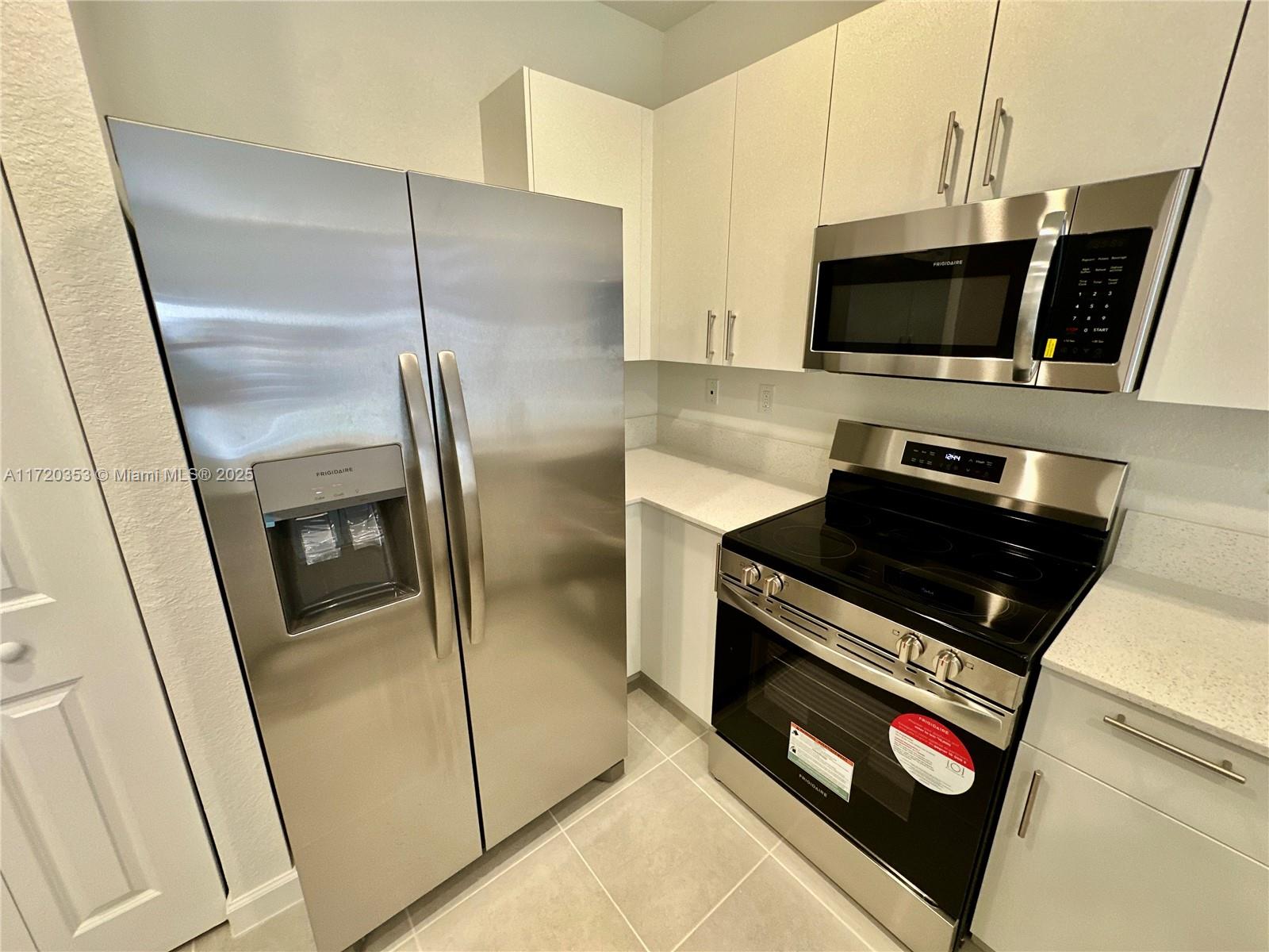 2867 Se 25th Ter . Property Photo 11