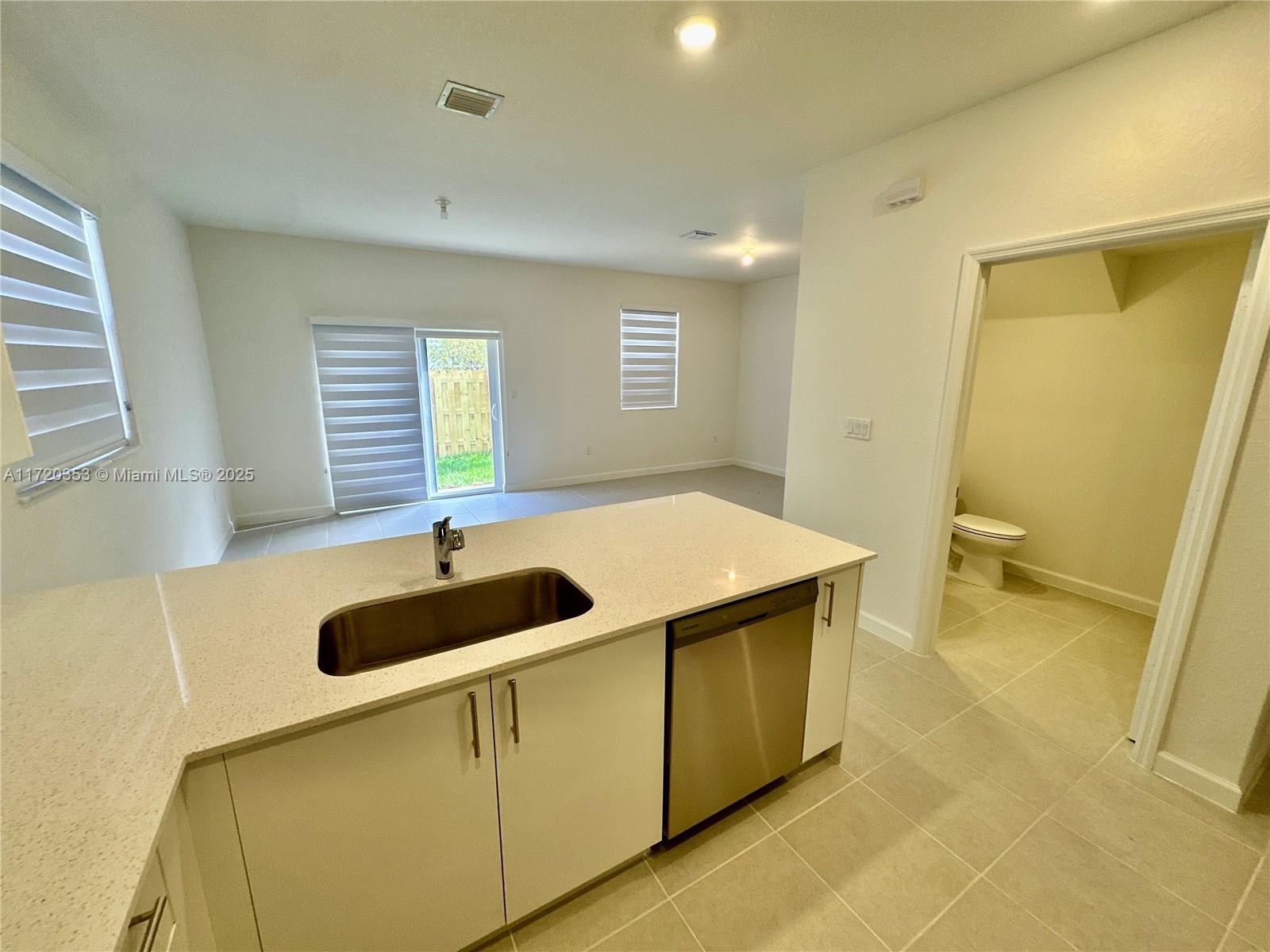 2867 Se 25th Ter . Property Photo 15