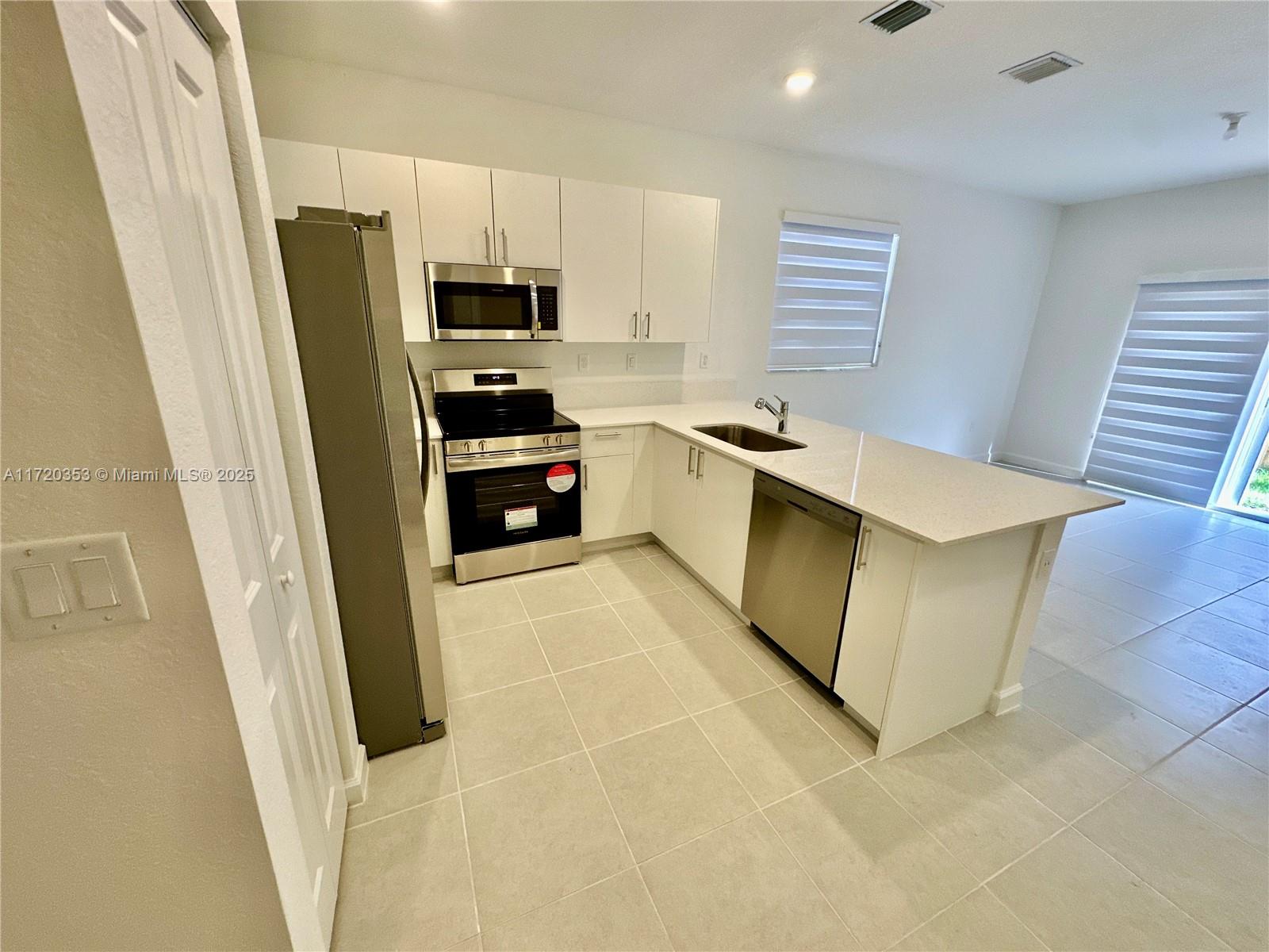 2867 Se 25th Ter . Property Photo 16