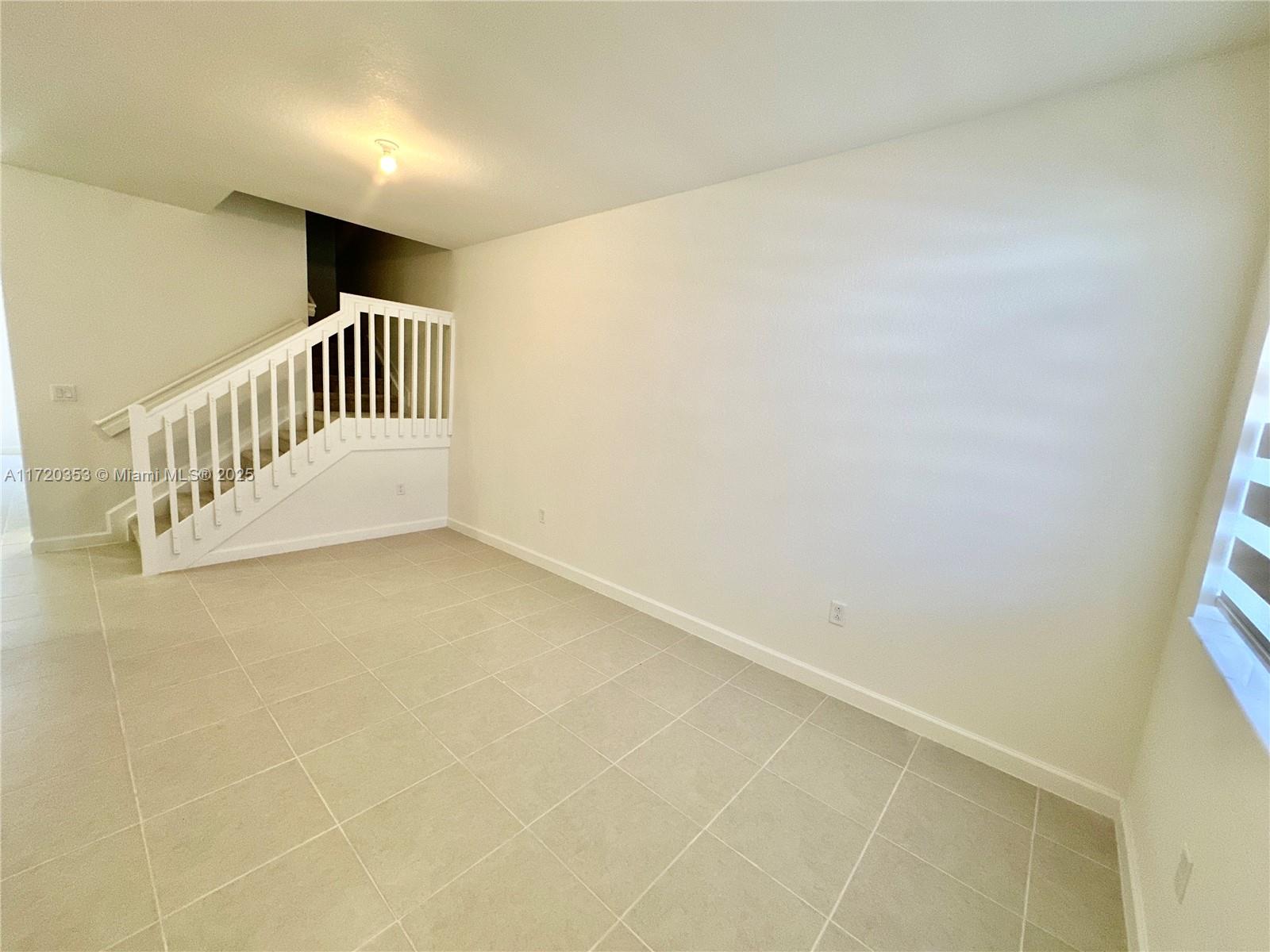 2867 Se 25th Ter . Property Photo 17