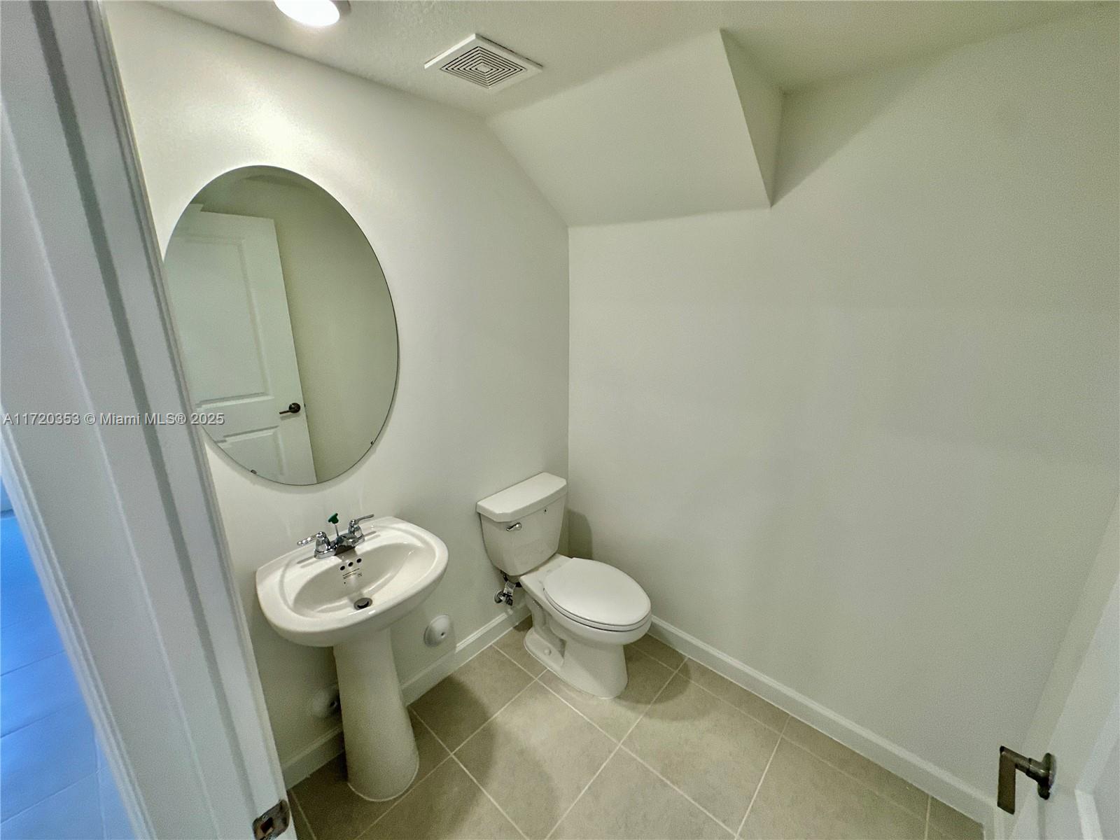 2867 Se 25th Ter . Property Photo 19