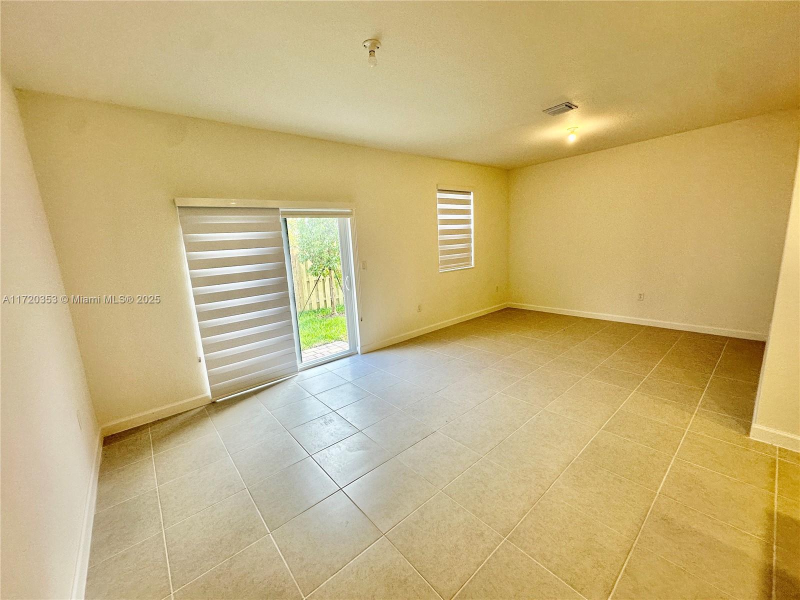 2867 Se 25th Ter . Property Photo 22