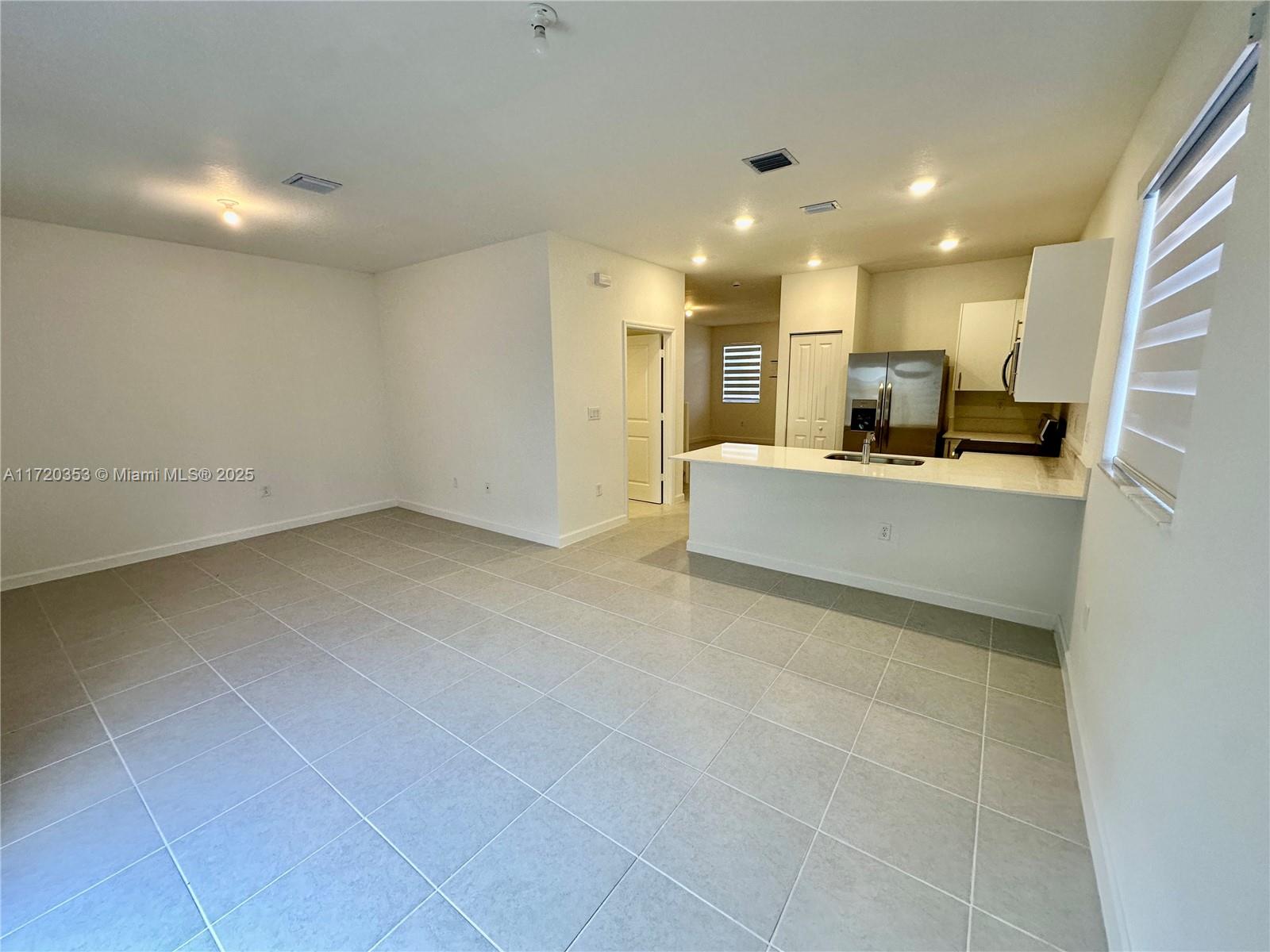 2867 Se 25th Ter . Property Photo 24
