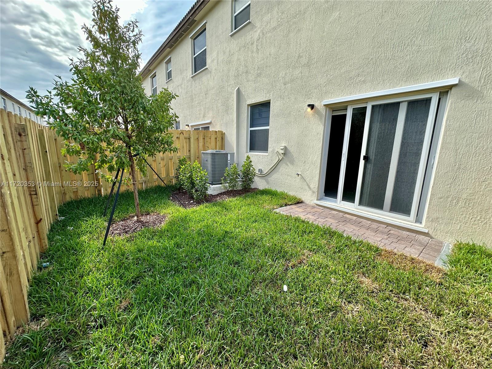 2867 Se 25th Ter . Property Photo 27