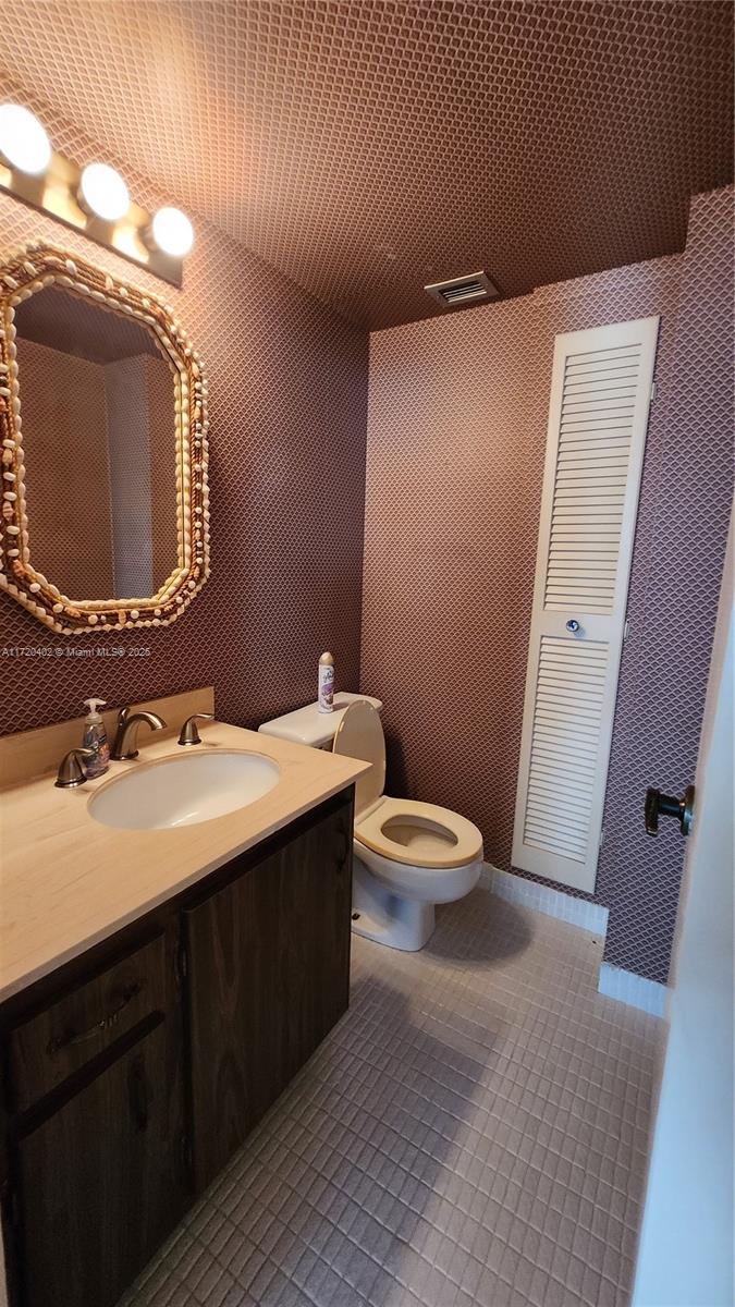 9511 Collins Ave 606 Property Photo 8