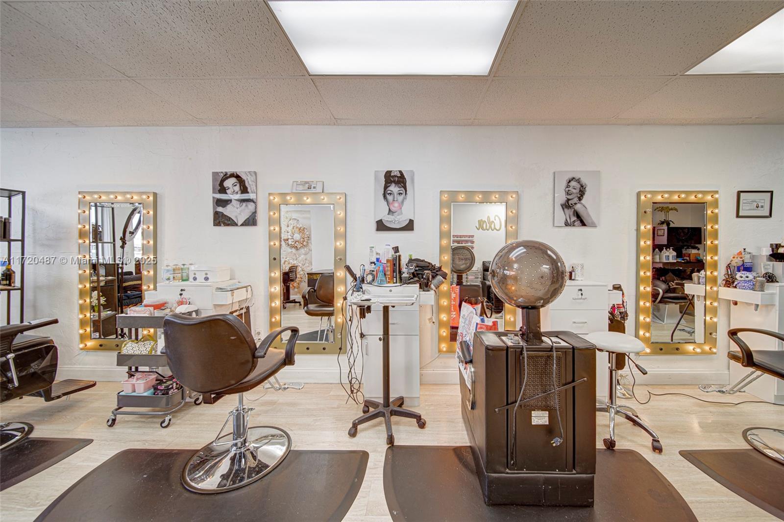 Full-service Beauty Salon For Sale In Westchester Property Photo 2