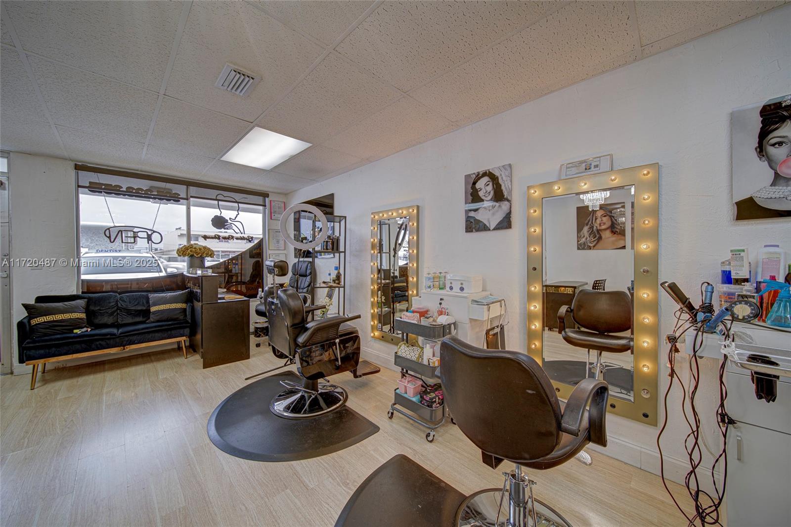 Full-service Beauty Salon For Sale In Westchester Property Photo 3