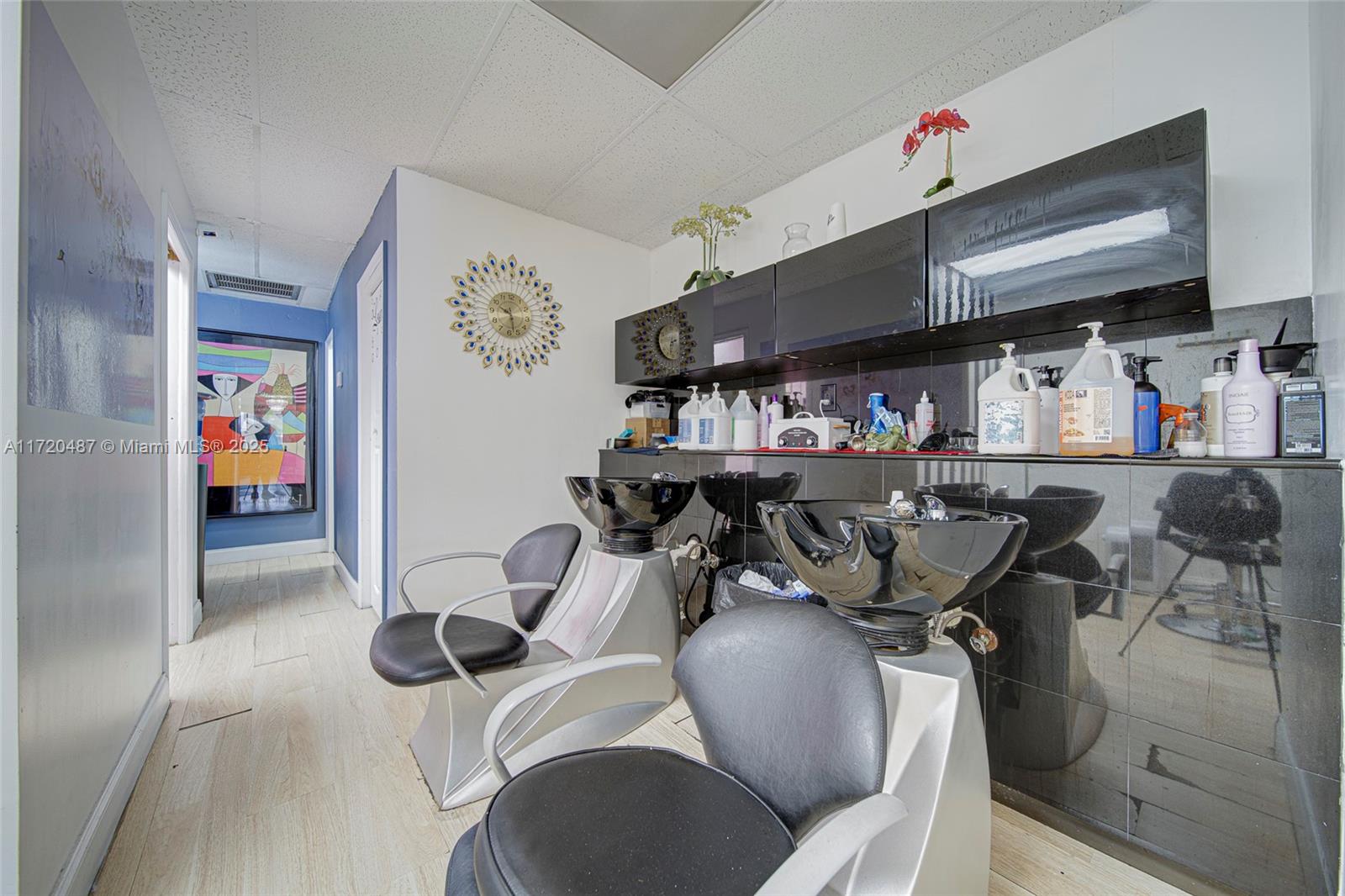 Full-service Beauty Salon For Sale In Westchester Property Photo 9