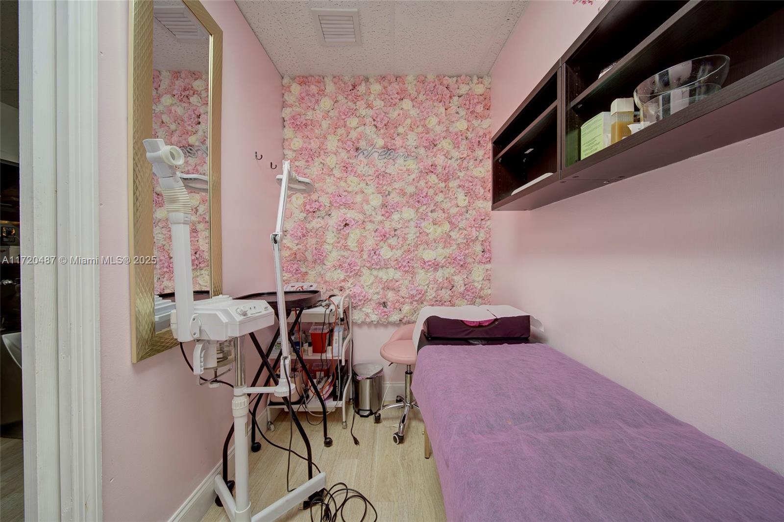 Full-service Beauty Salon For Sale In Westchester Property Photo 12