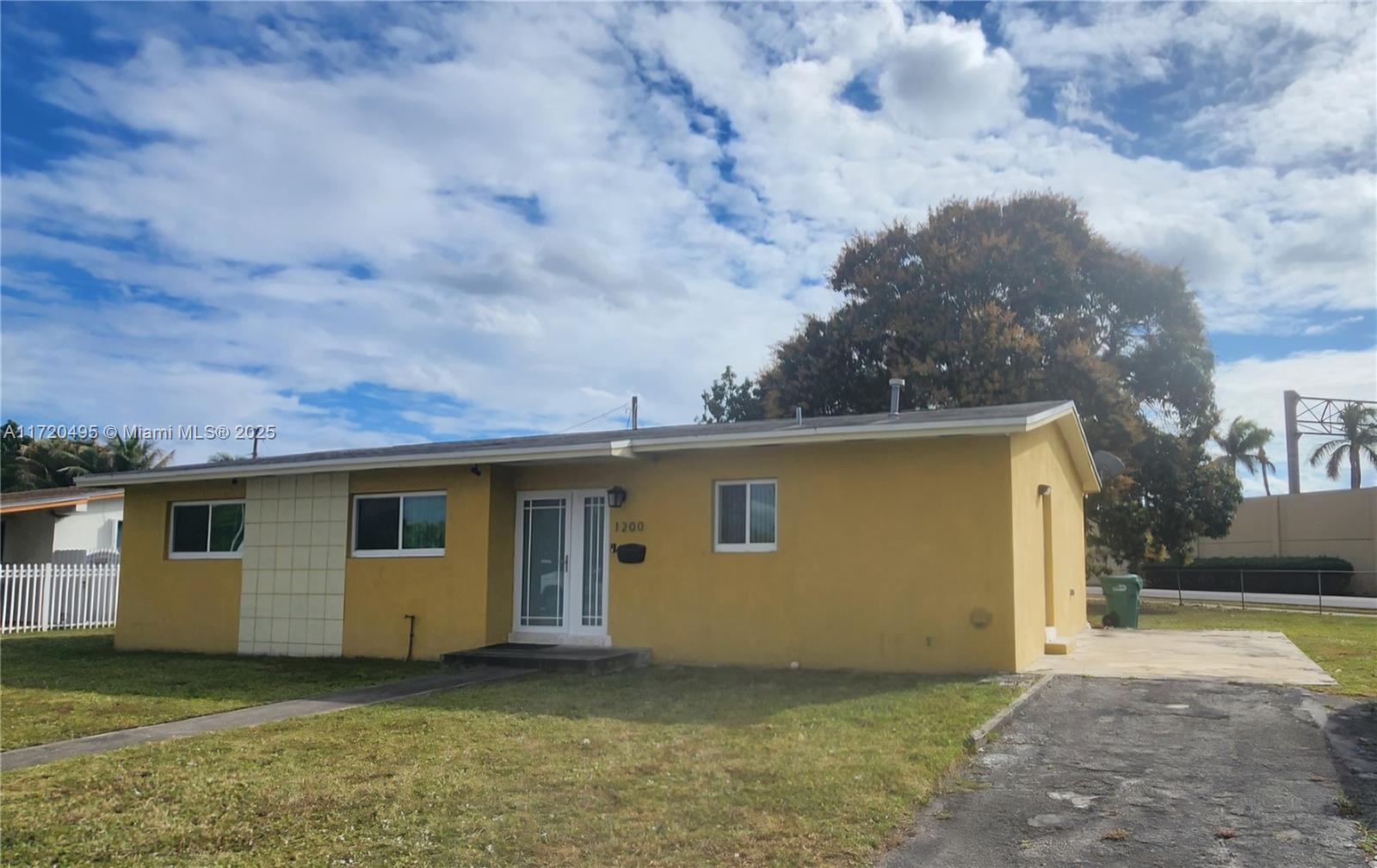 1200 Nw 183rd St Property Photo