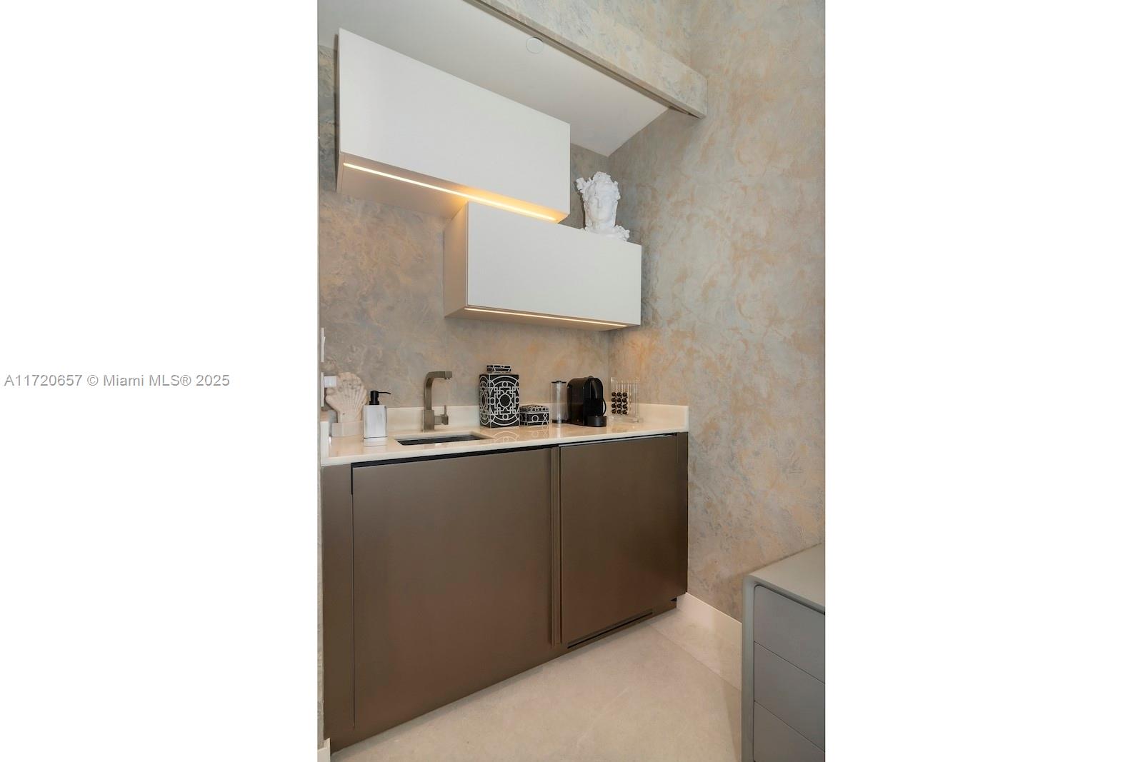 18975 Collins Ave 4102 Property Photo 28