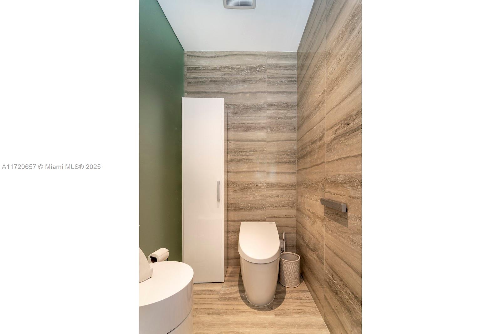 18975 Collins Ave 4102 Property Photo 34