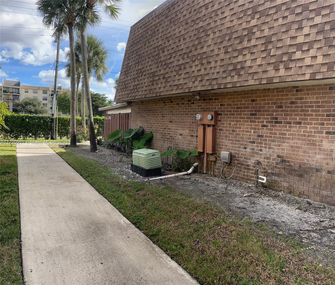 6130 Nw 54th Ln 6130 Property Photo 2