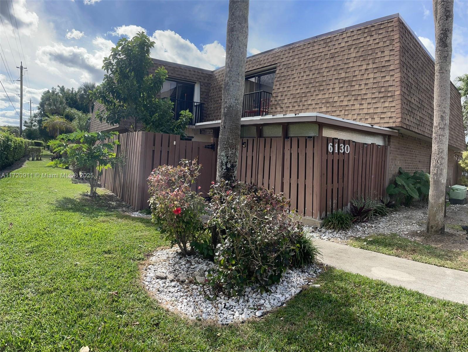 6130 Nw 54th Ln 6130 Property Photo 4