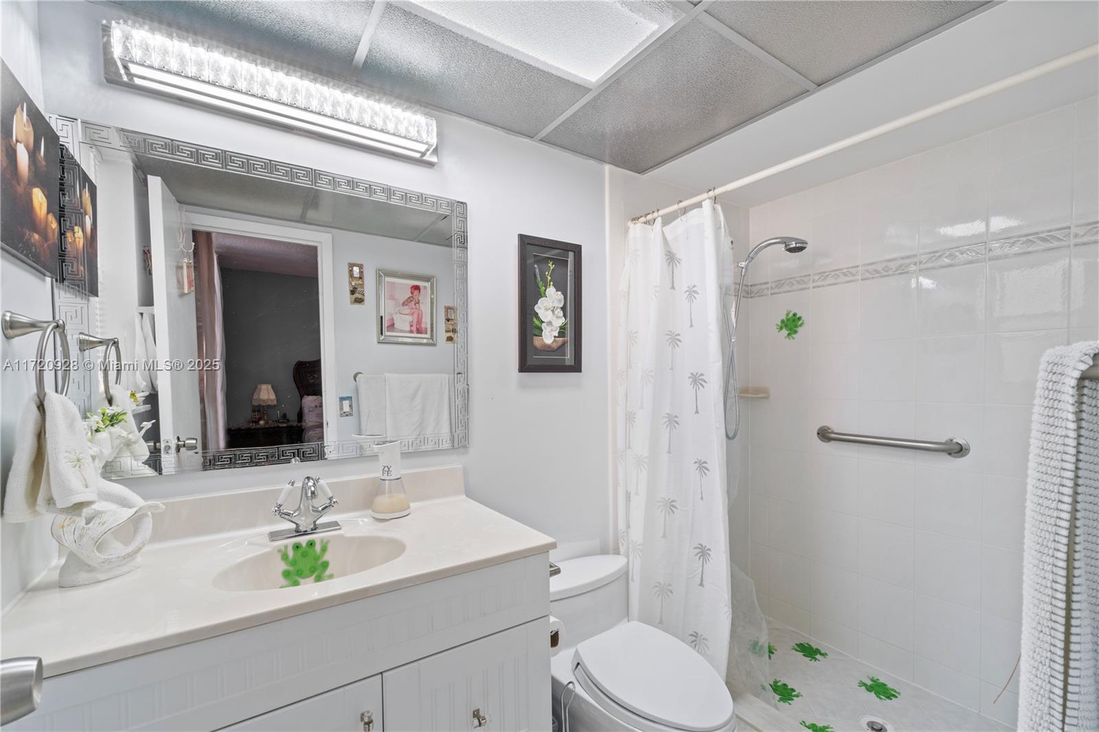 2871 Somerset Dr 102 Property Photo 5