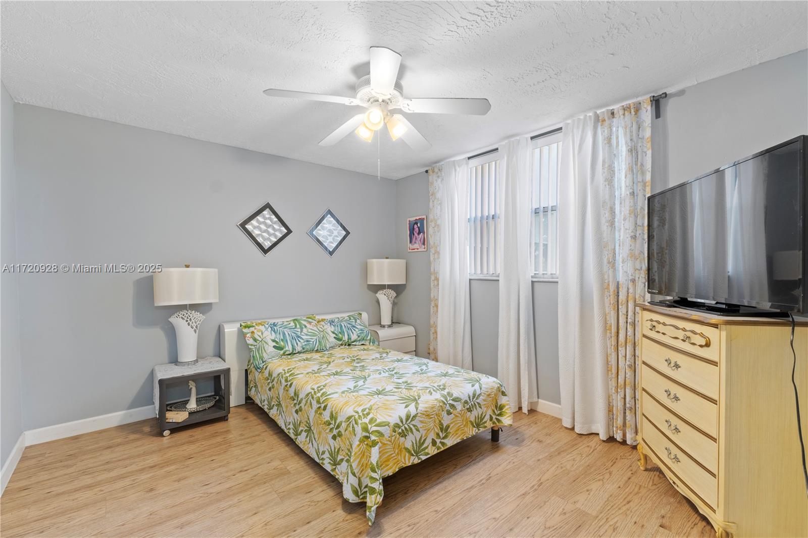 2871 Somerset Dr 102 Property Photo 11