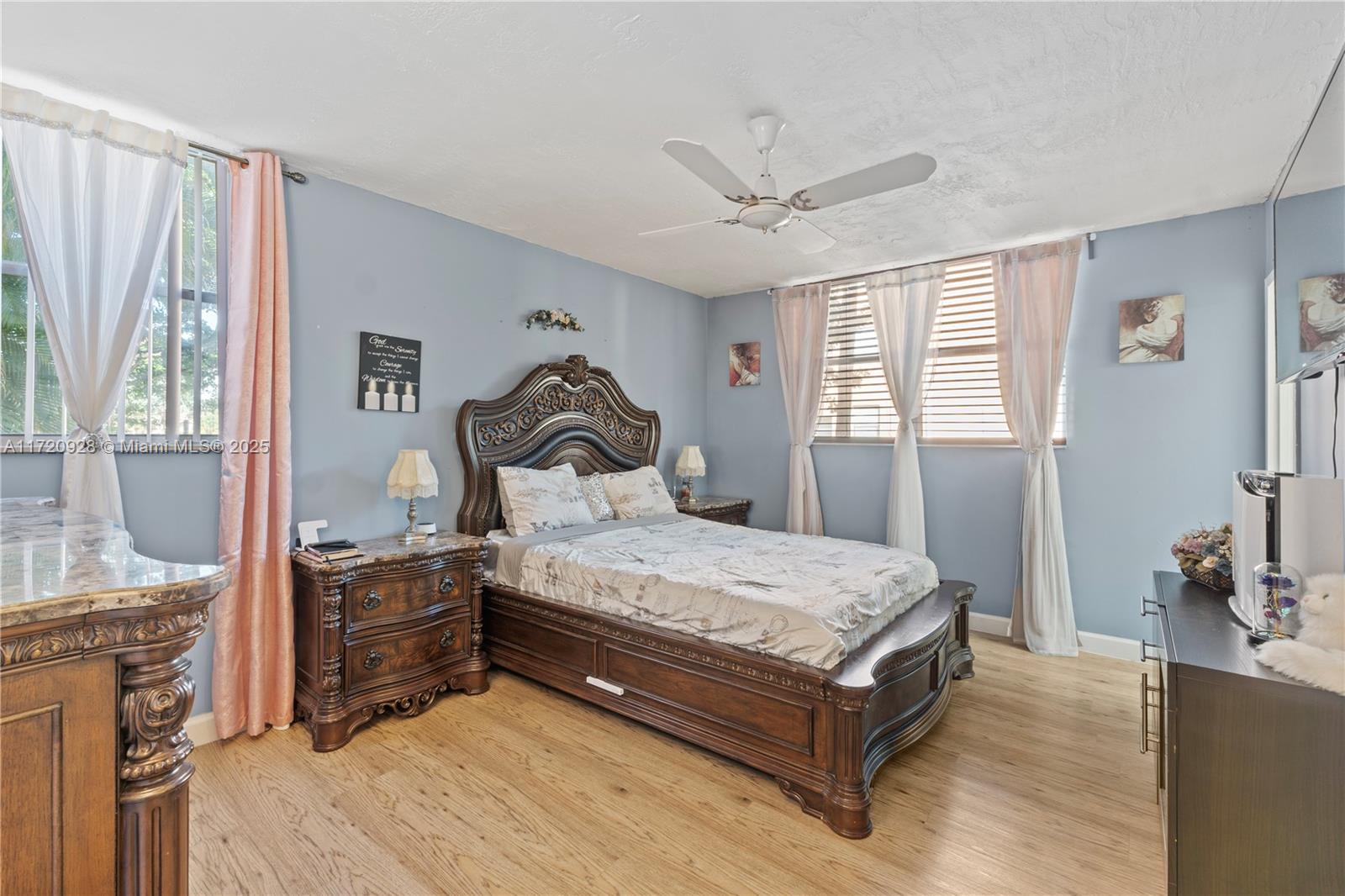 2871 Somerset Dr 102 Property Photo 14
