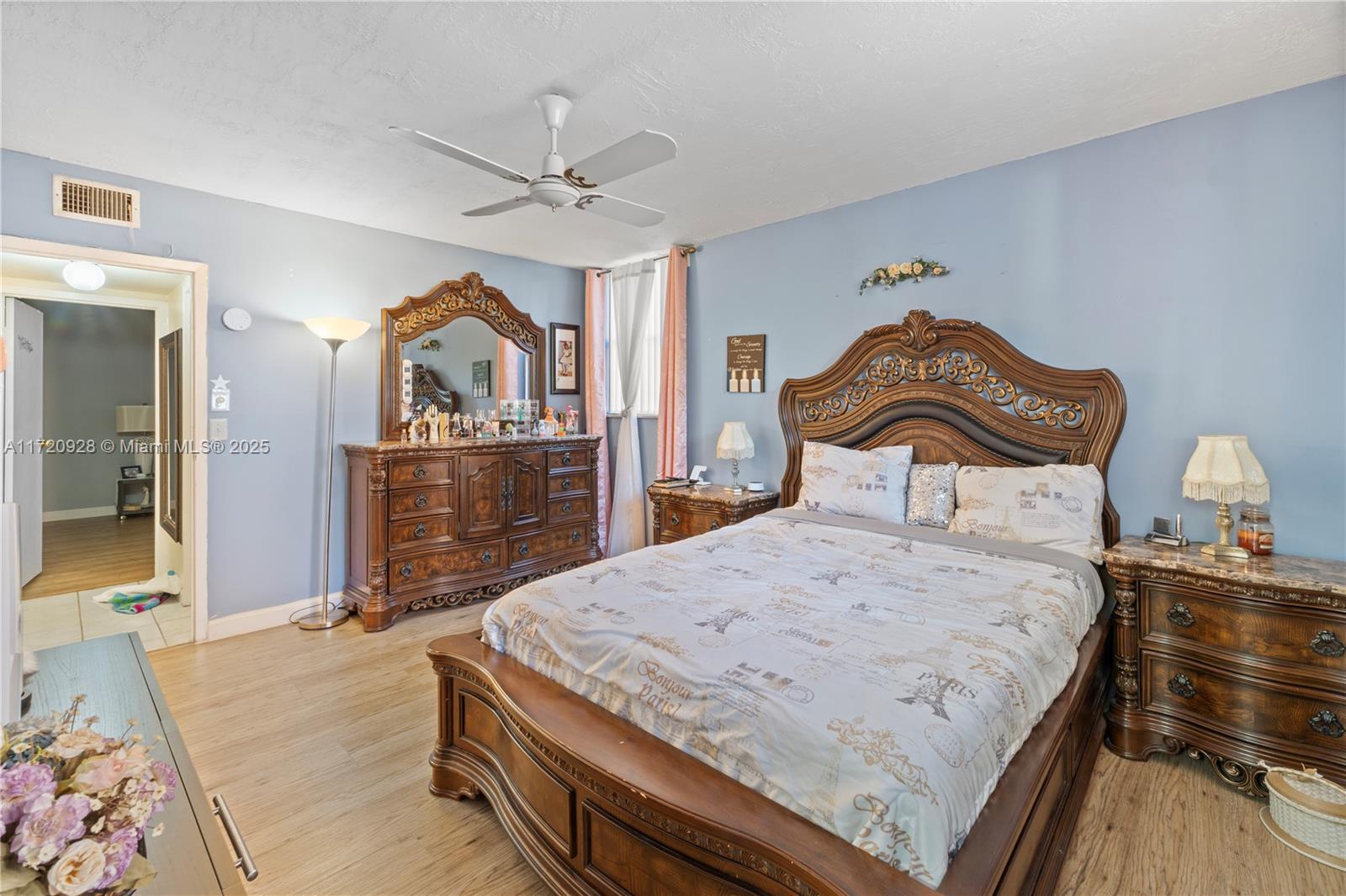 2871 Somerset Dr 102 Property Photo 16