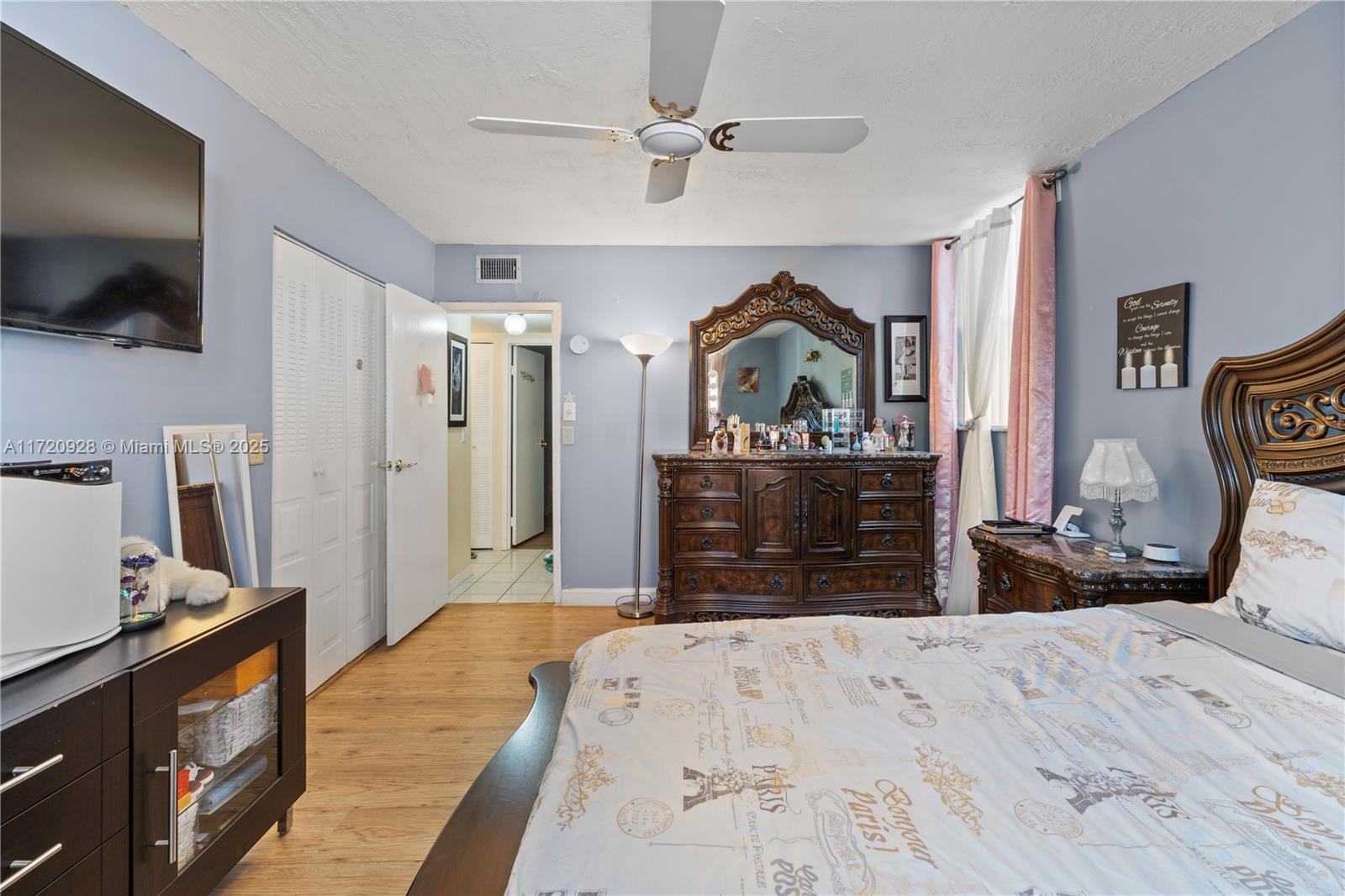 2871 Somerset Dr 102 Property Photo 17