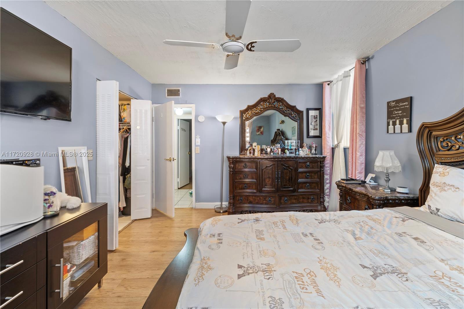 2871 Somerset Dr 102 Property Photo 19