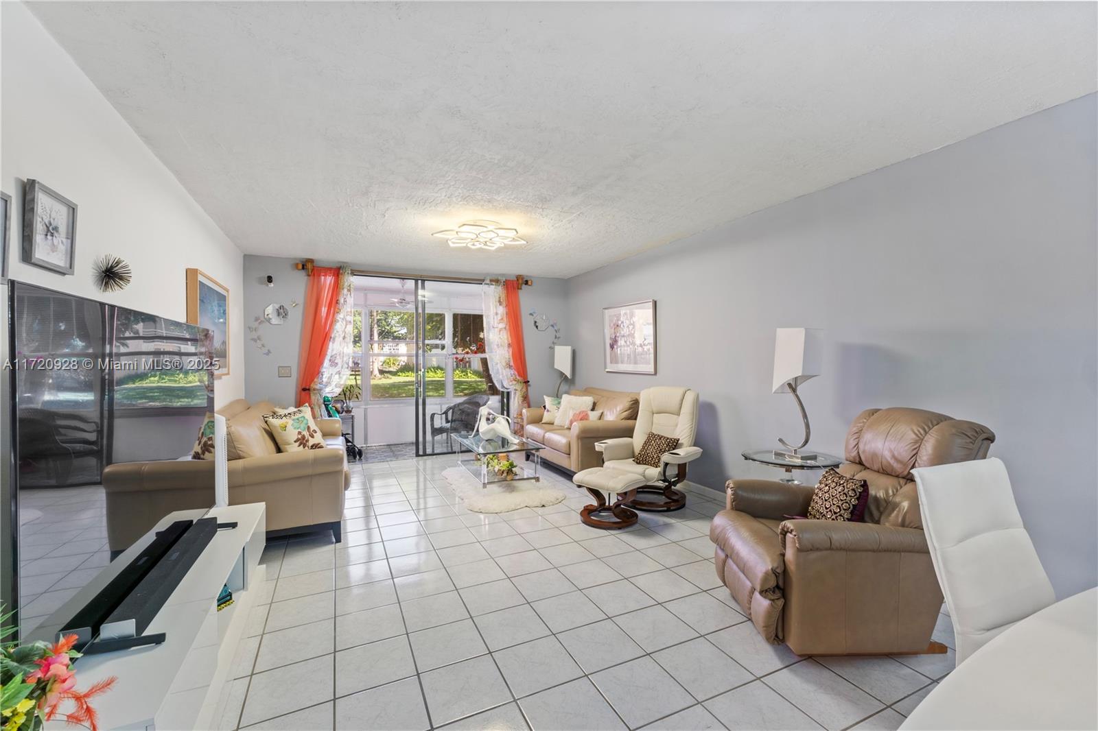 2871 Somerset Dr 102 Property Photo 24