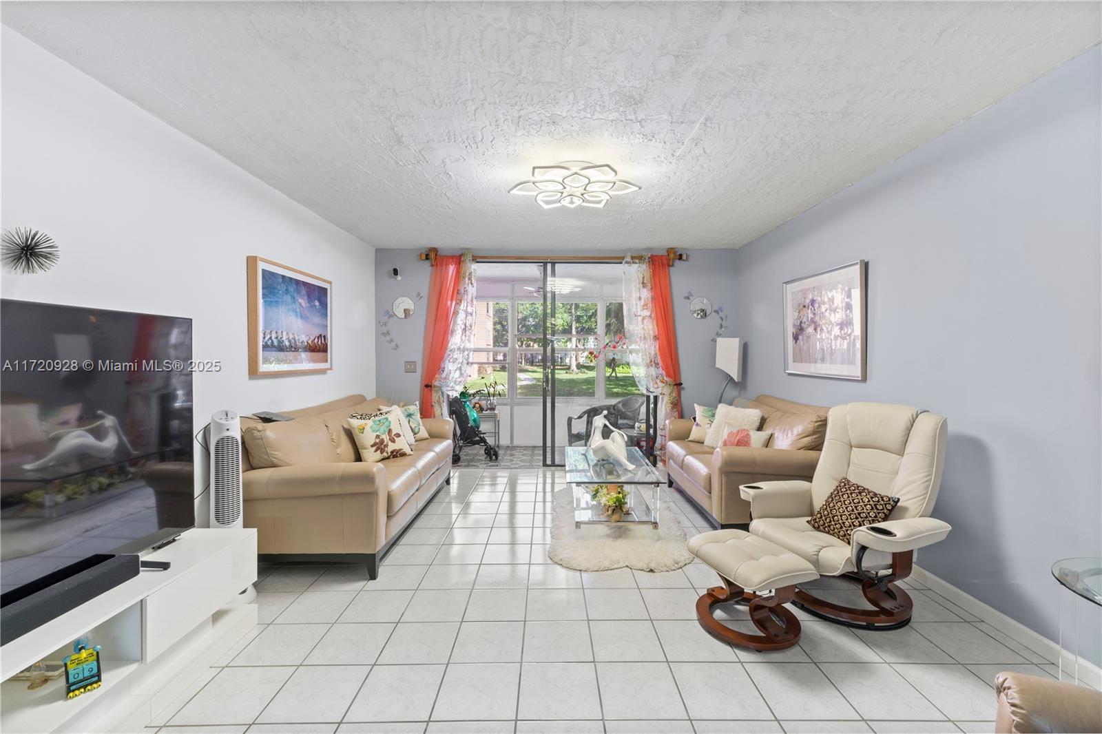 2871 Somerset Dr 102 Property Photo 26