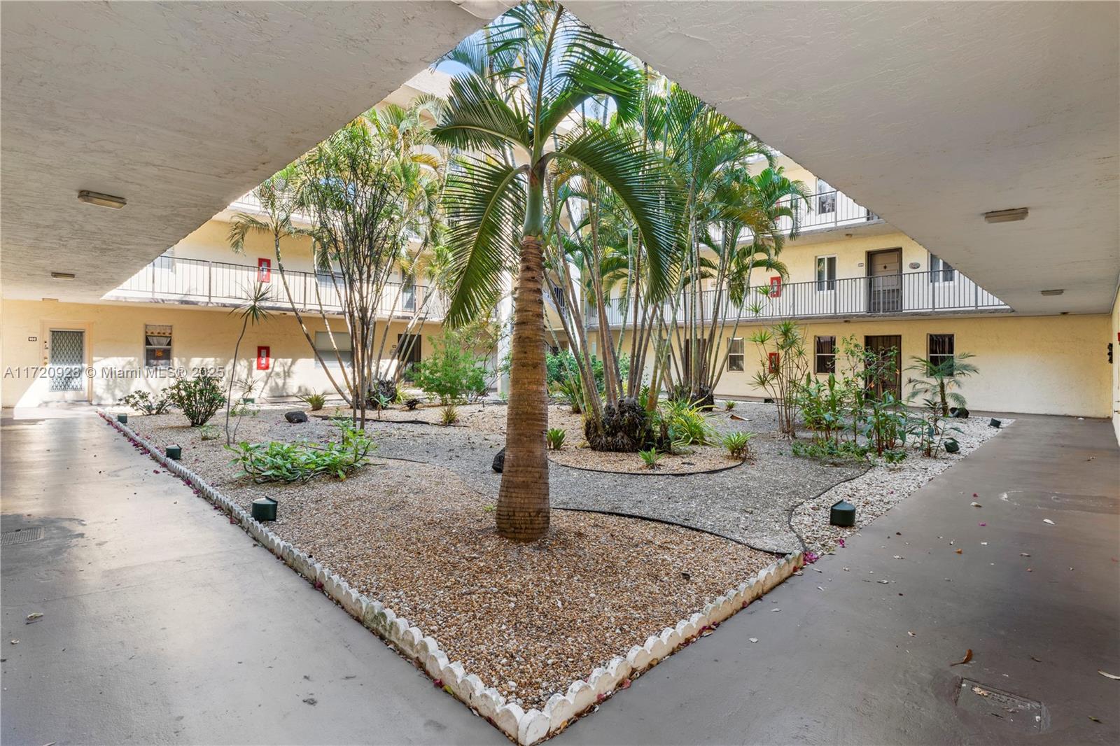 2871 Somerset Dr 102 Property Photo 42