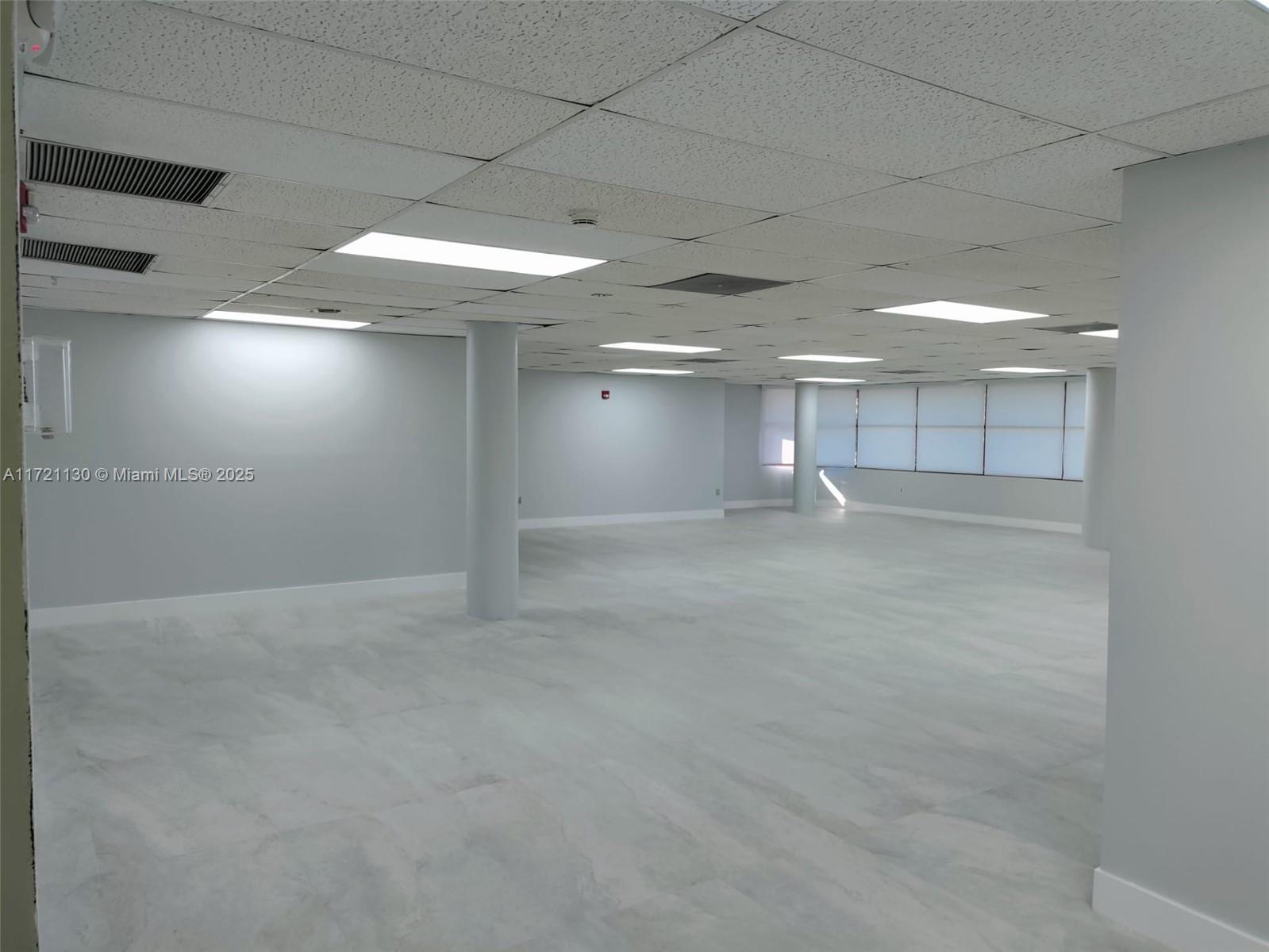 1799 W Oakland Park Blvd Property Photo 3