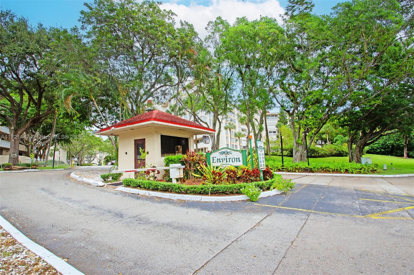 6911 Environ Blvd 5l Property Photo 1