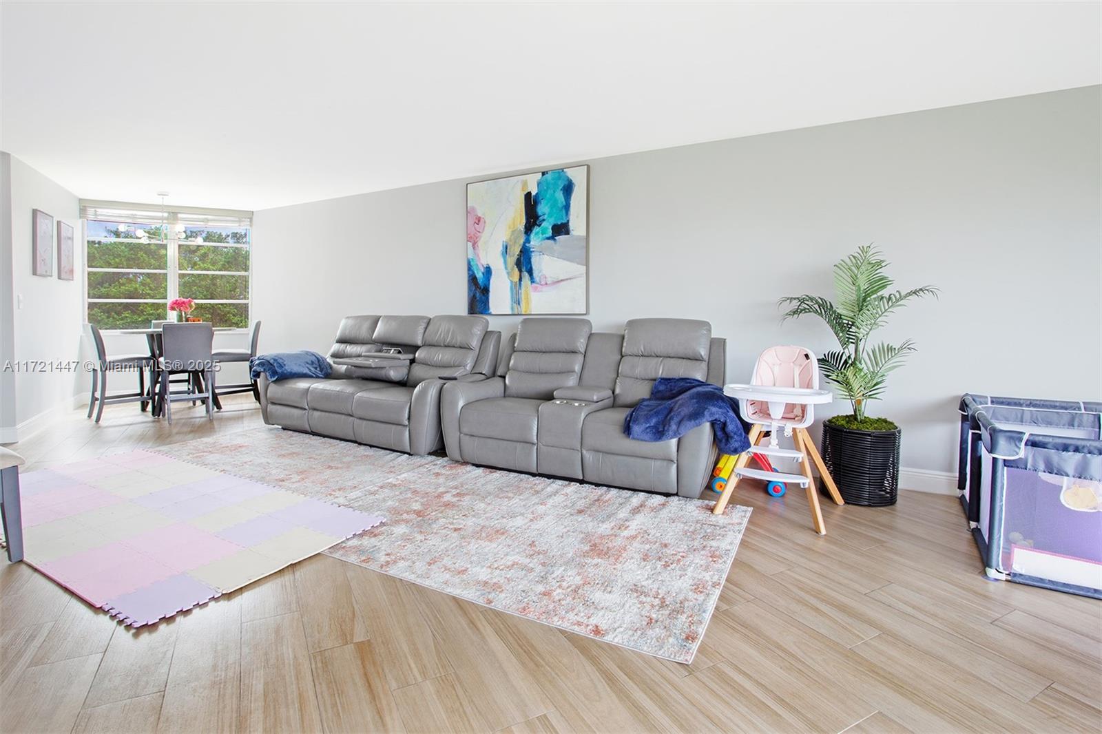 6911 Environ Blvd 5l Property Photo 7
