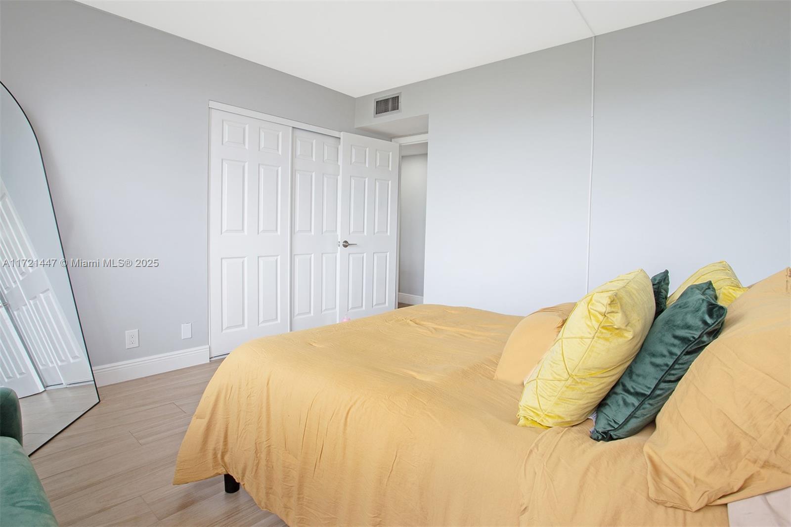6911 Environ Blvd 5l Property Photo 16