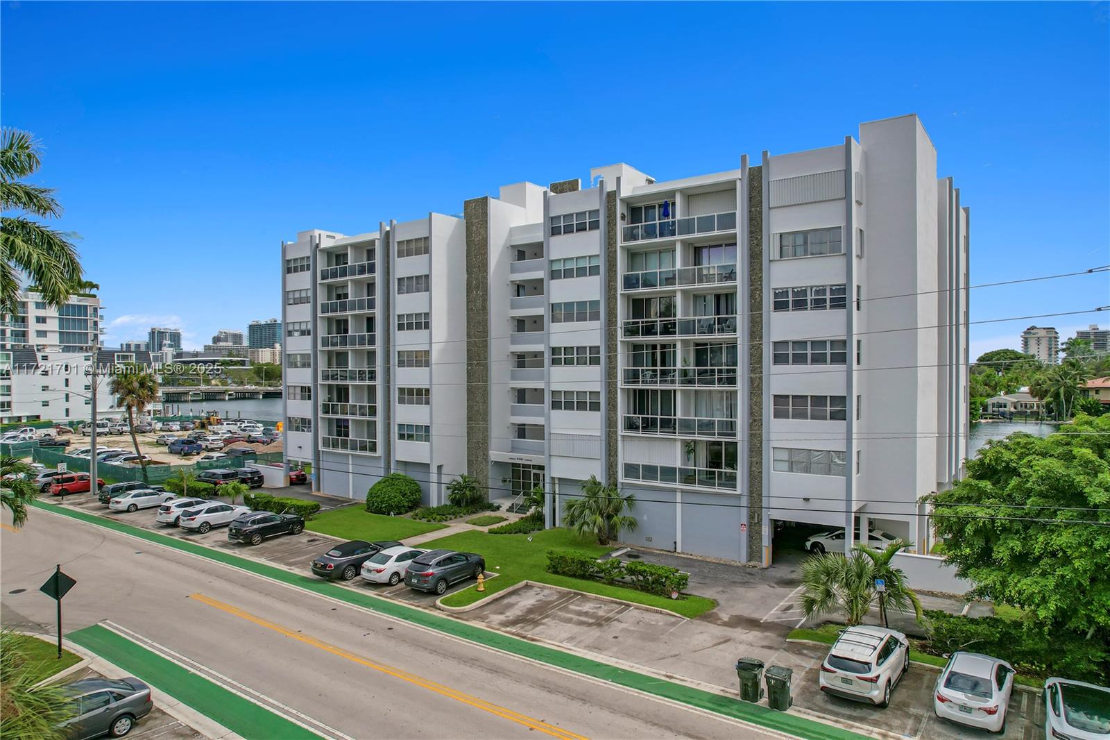 9381 E Bay Harbor Dr 401N Property Photo 1