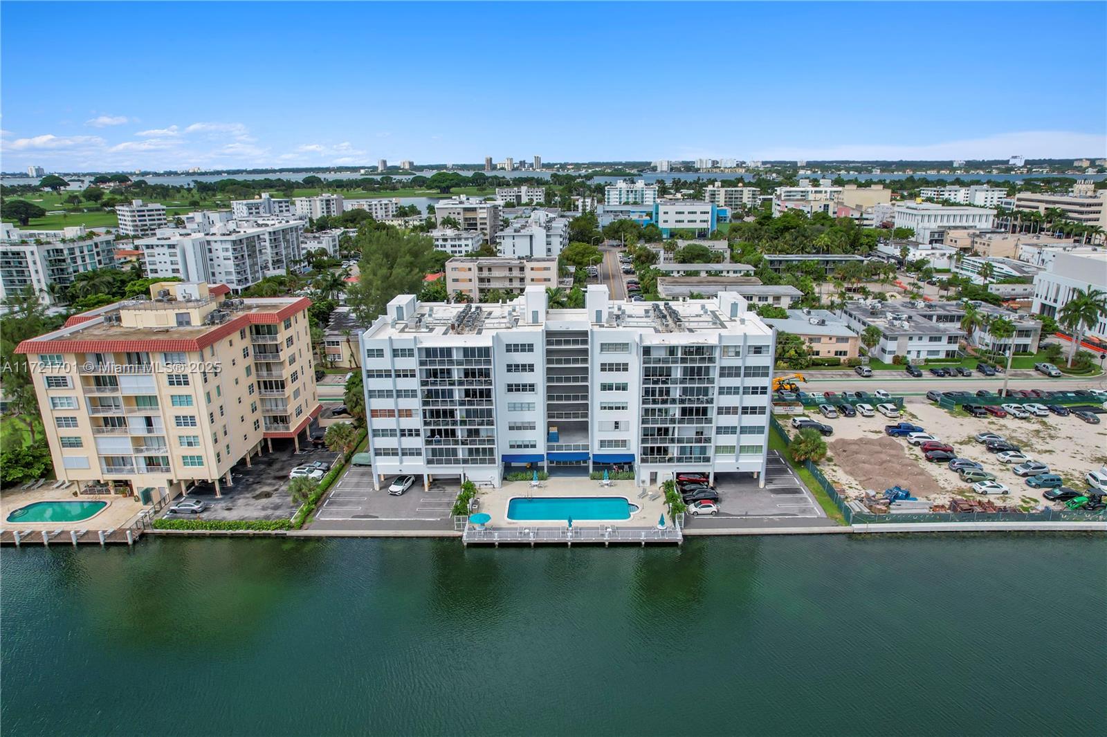 9381 E Bay Harbor Dr 401n Property Photo 3